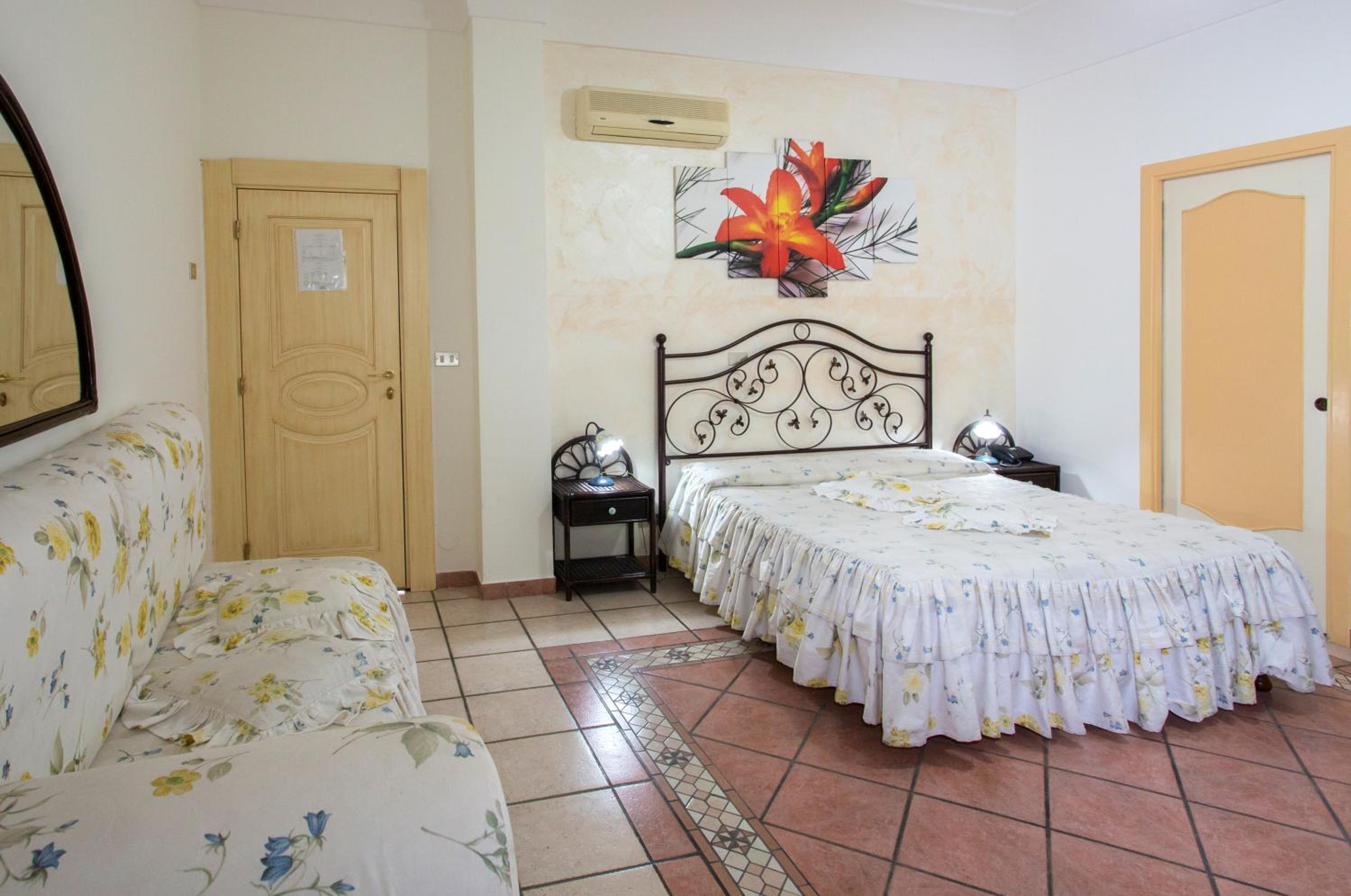 Junior Suite with Terrace and Sea View - Photo 8