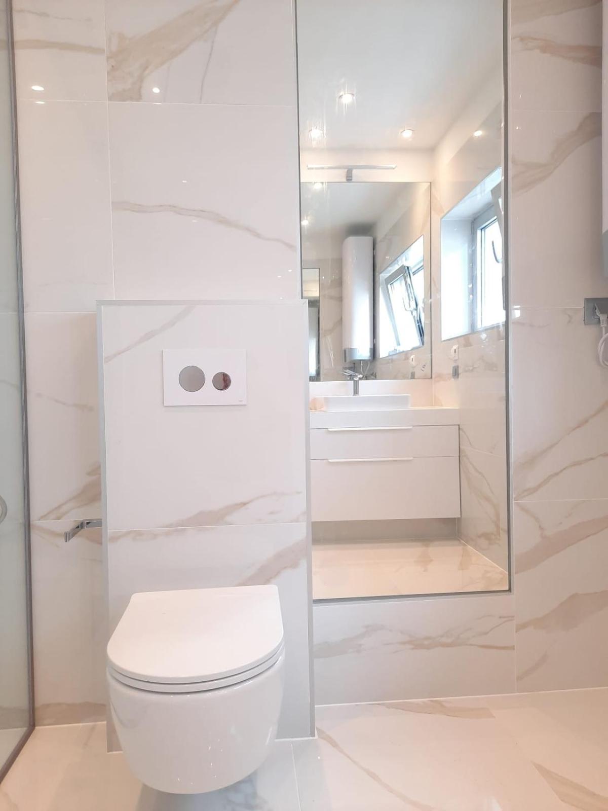 Superior King Suite - Photo 7