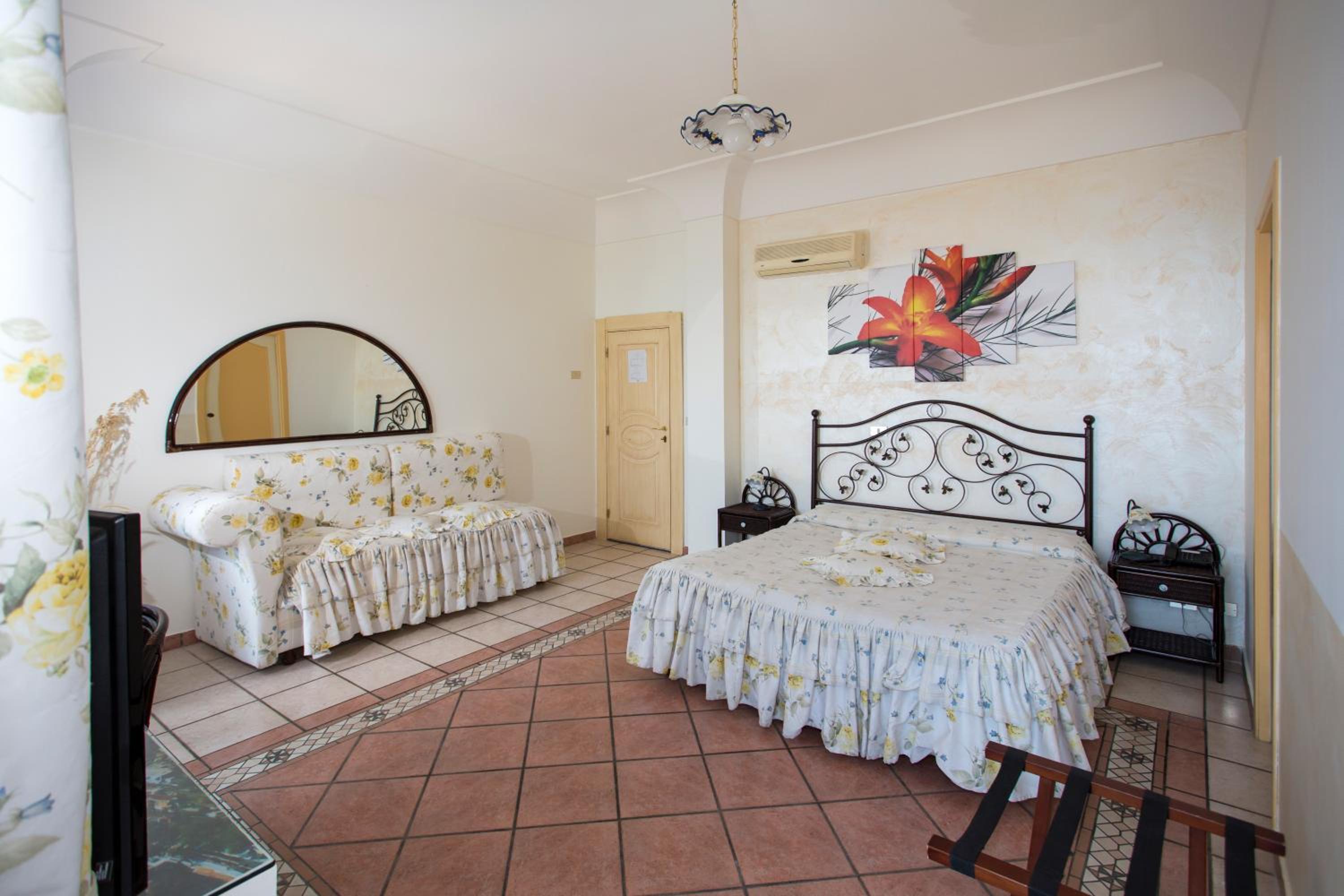 Junior Suite with Terrace and Sea View - Photo 2