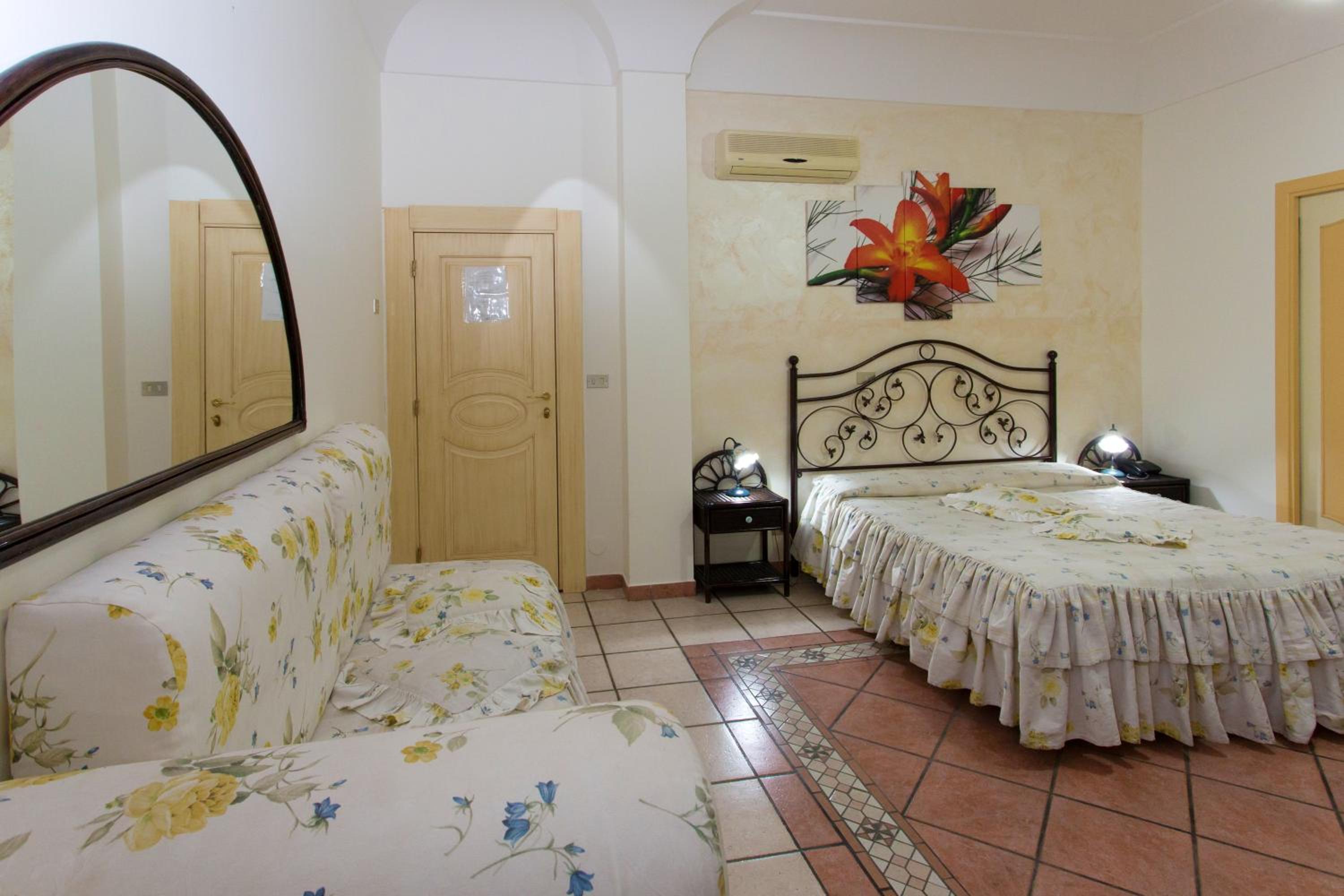 Junior Suite with Terrace and Sea View - Photo 9
