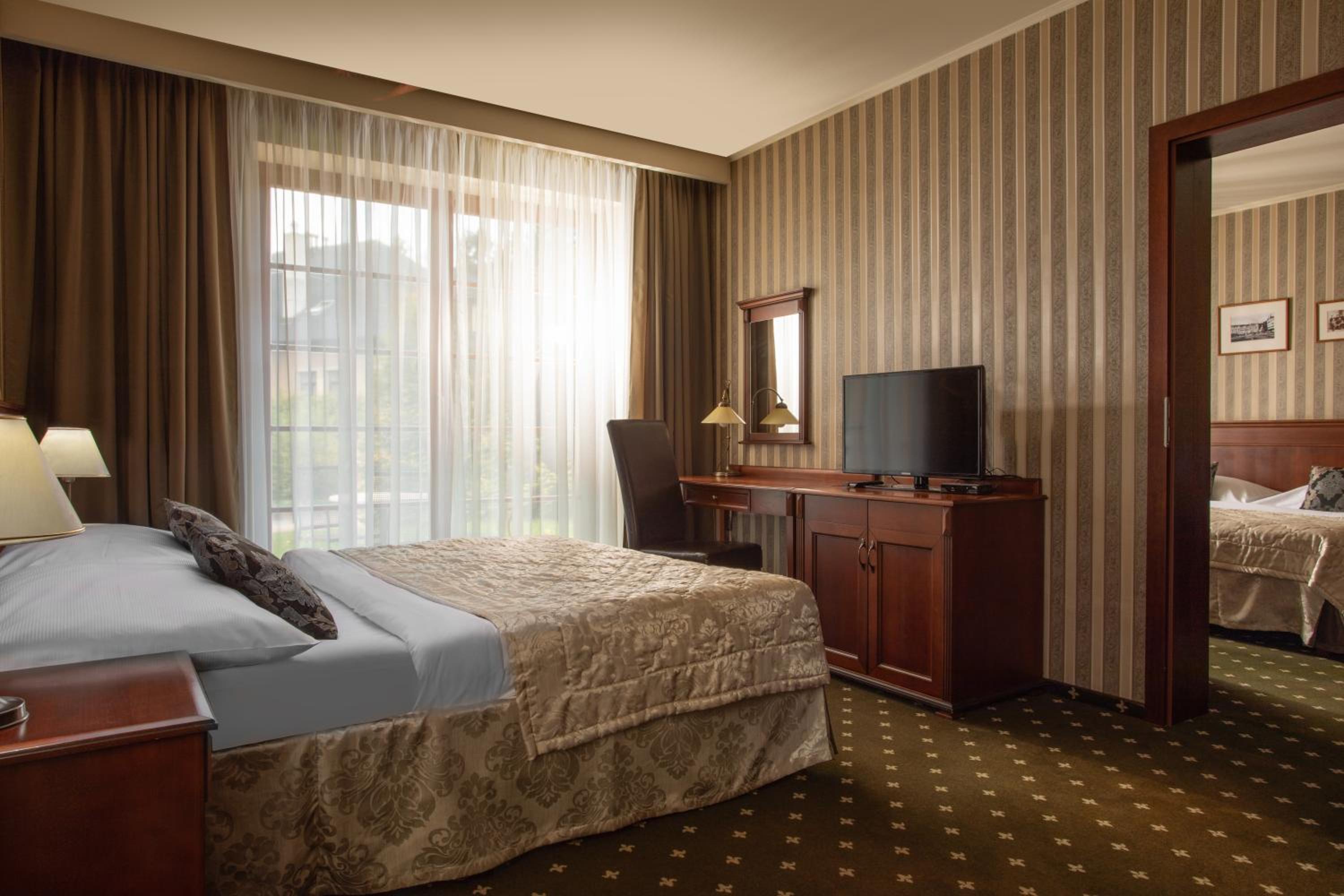 Deluxe Family Suite photo 3