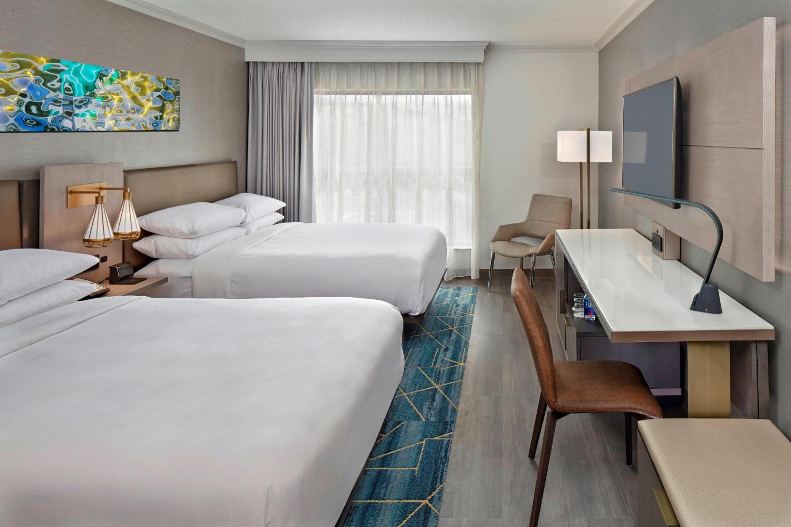 Deluxe Queen Room with Two Queen Beds - Hearing Accessible - Photo 2