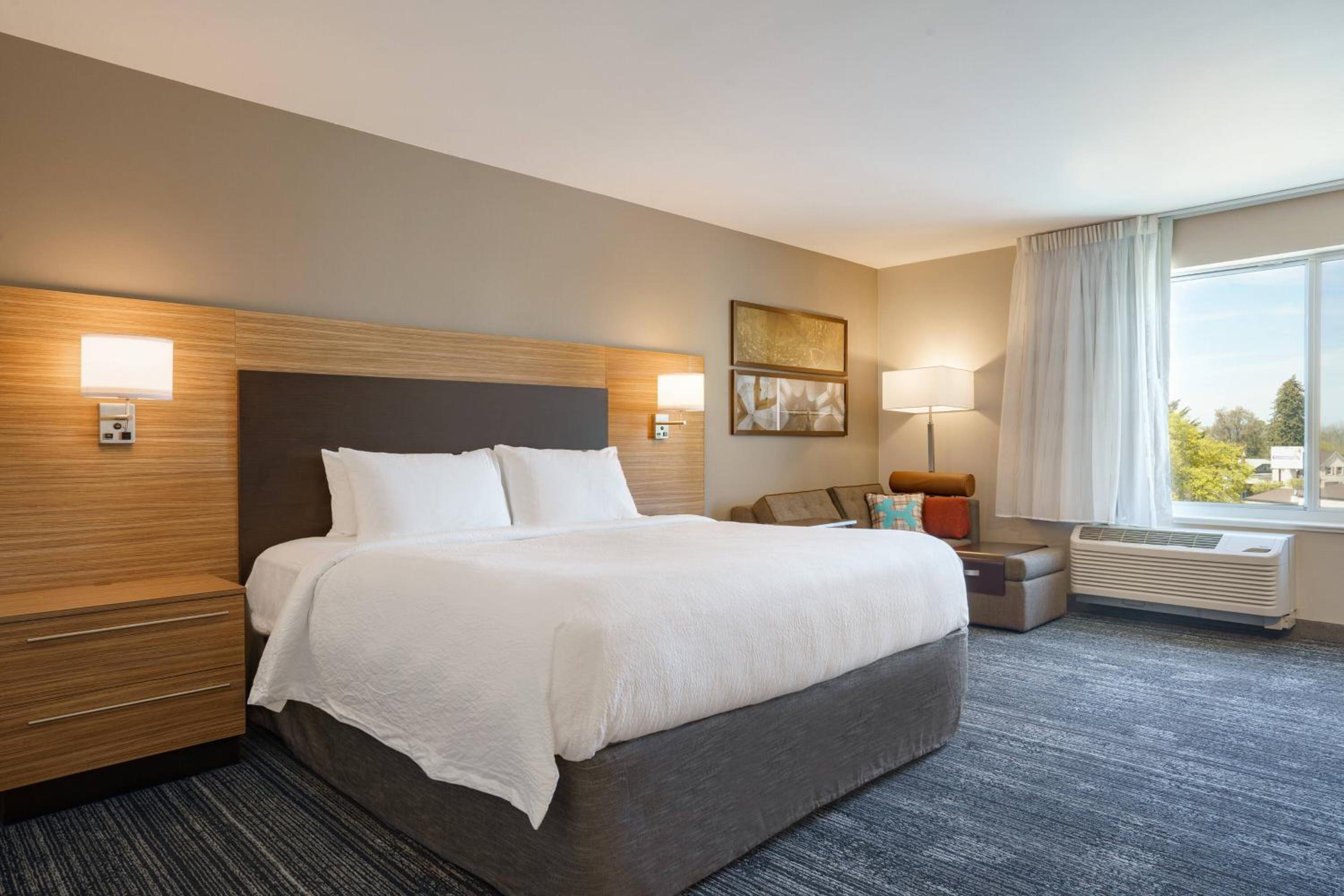 King Studio Suite with Courtyard View - Hearing Accessible