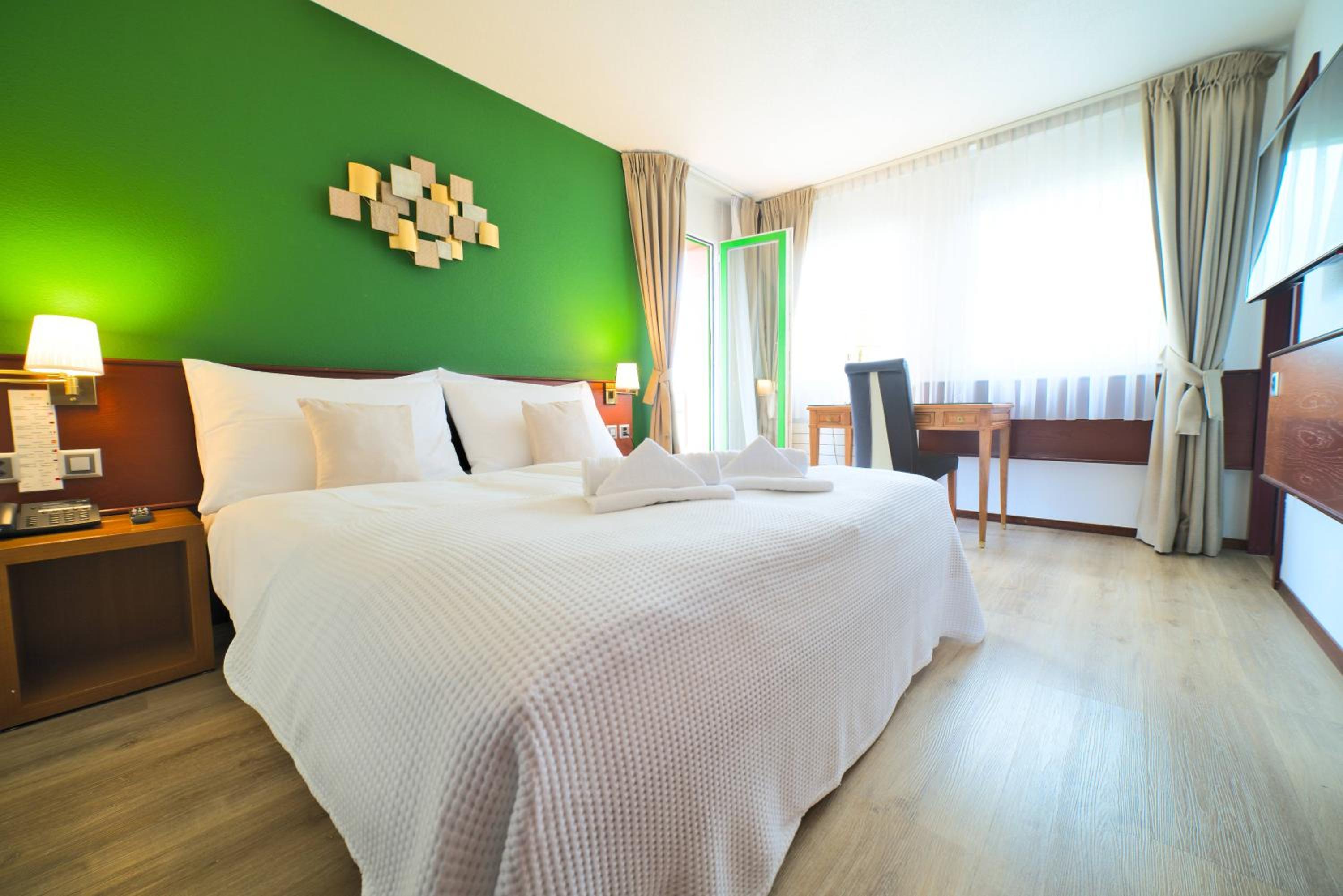 Standard King Room - Photo 6