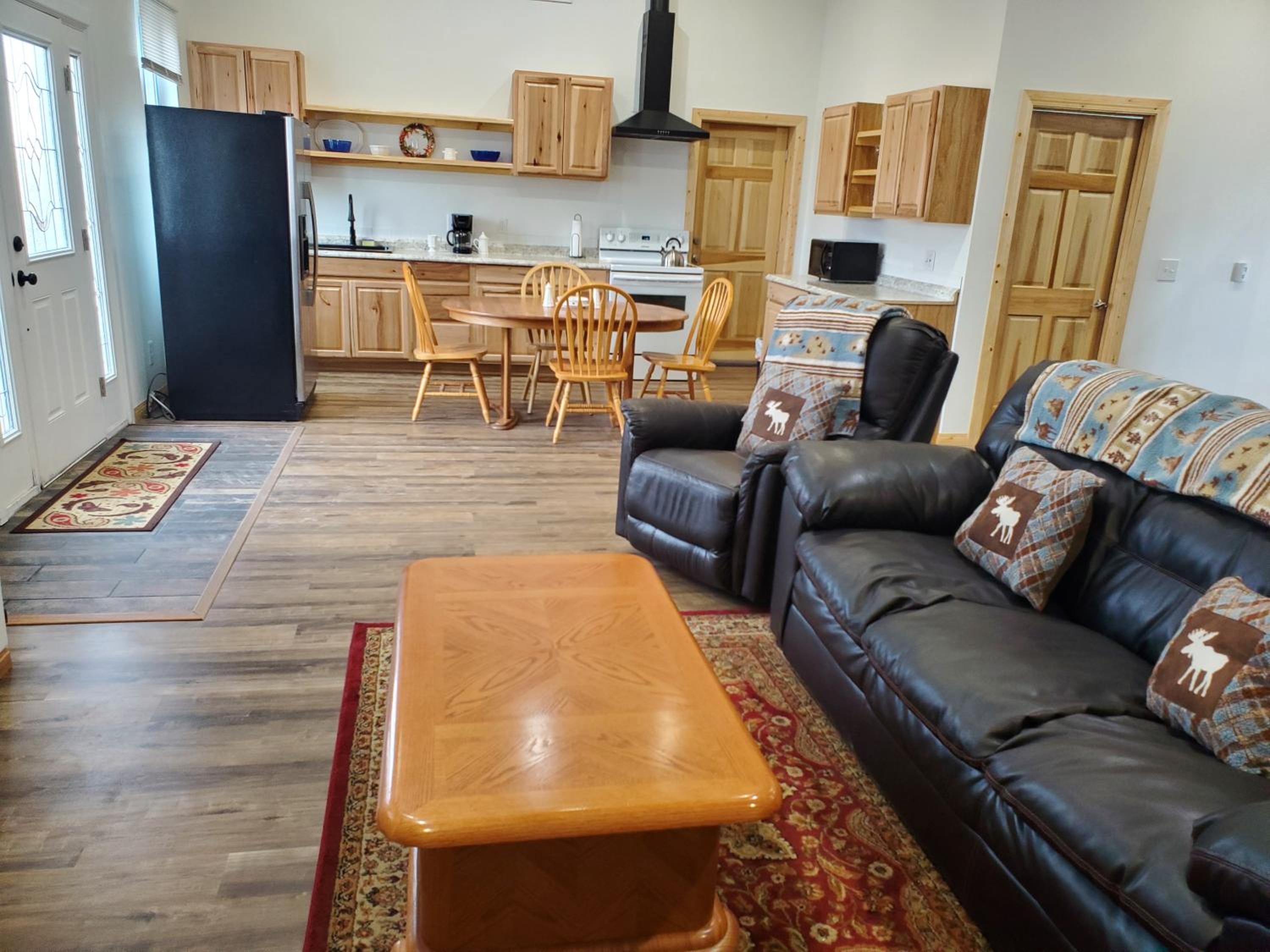 Deluxe King Suite - Photo 8