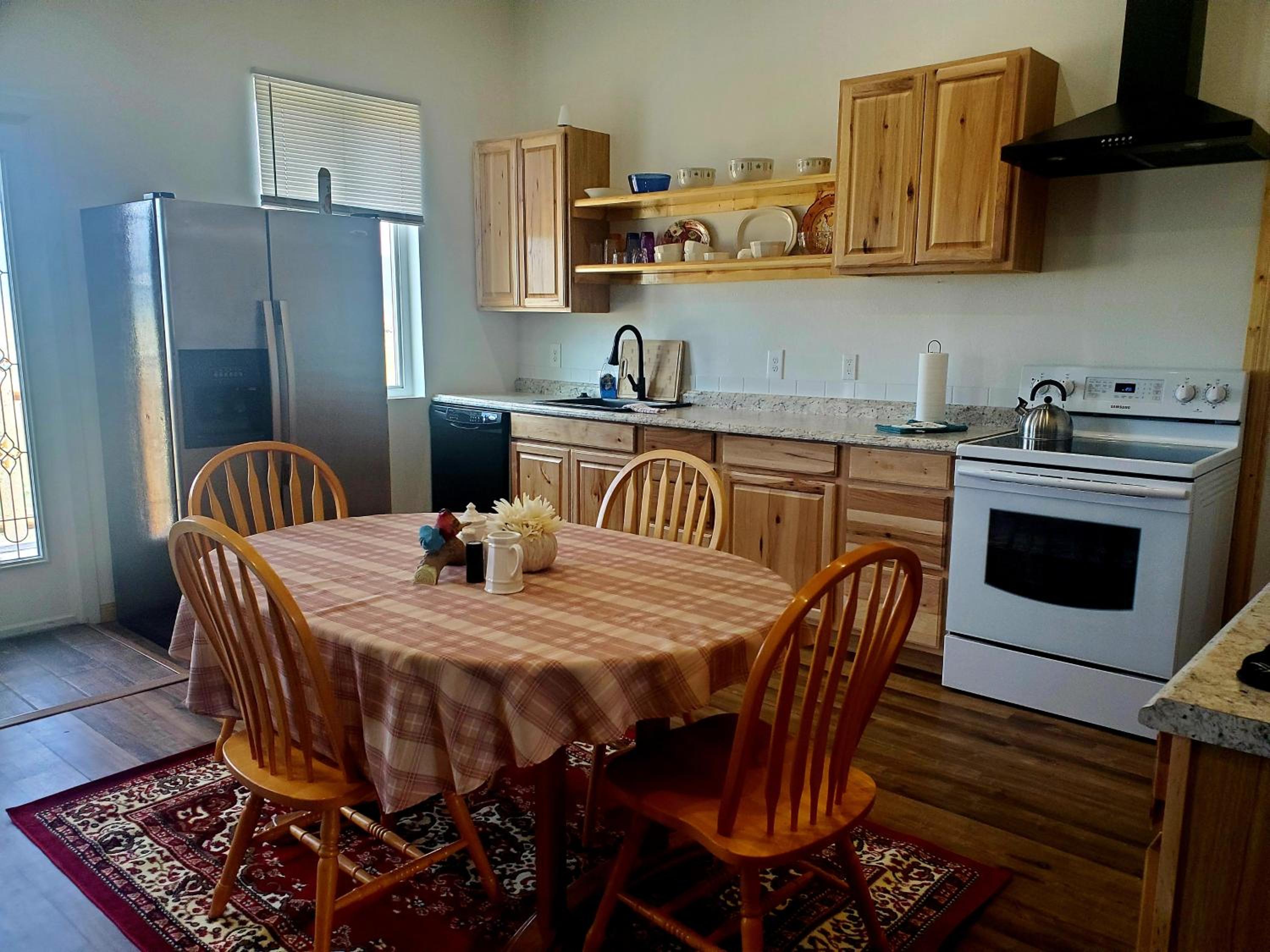 Deluxe King Suite - Photo 9