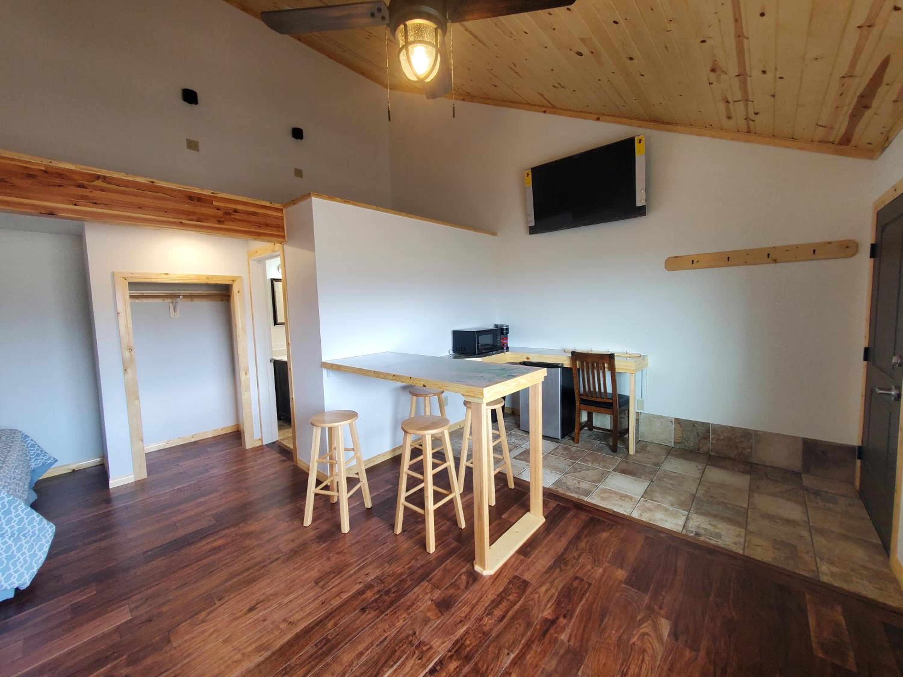 Double Room with Balcony - Photo 4