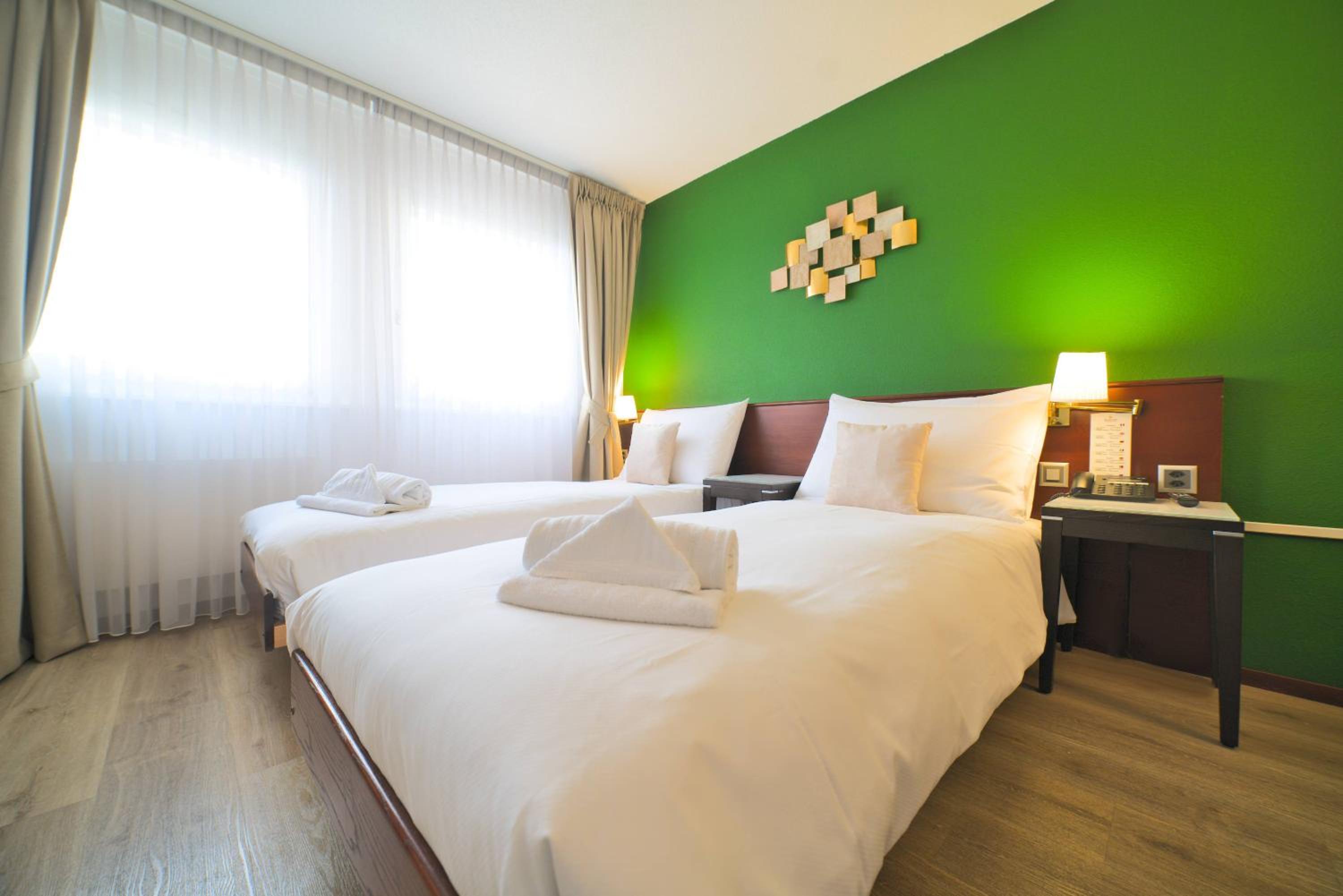 Standard Twin Room - Photo 5