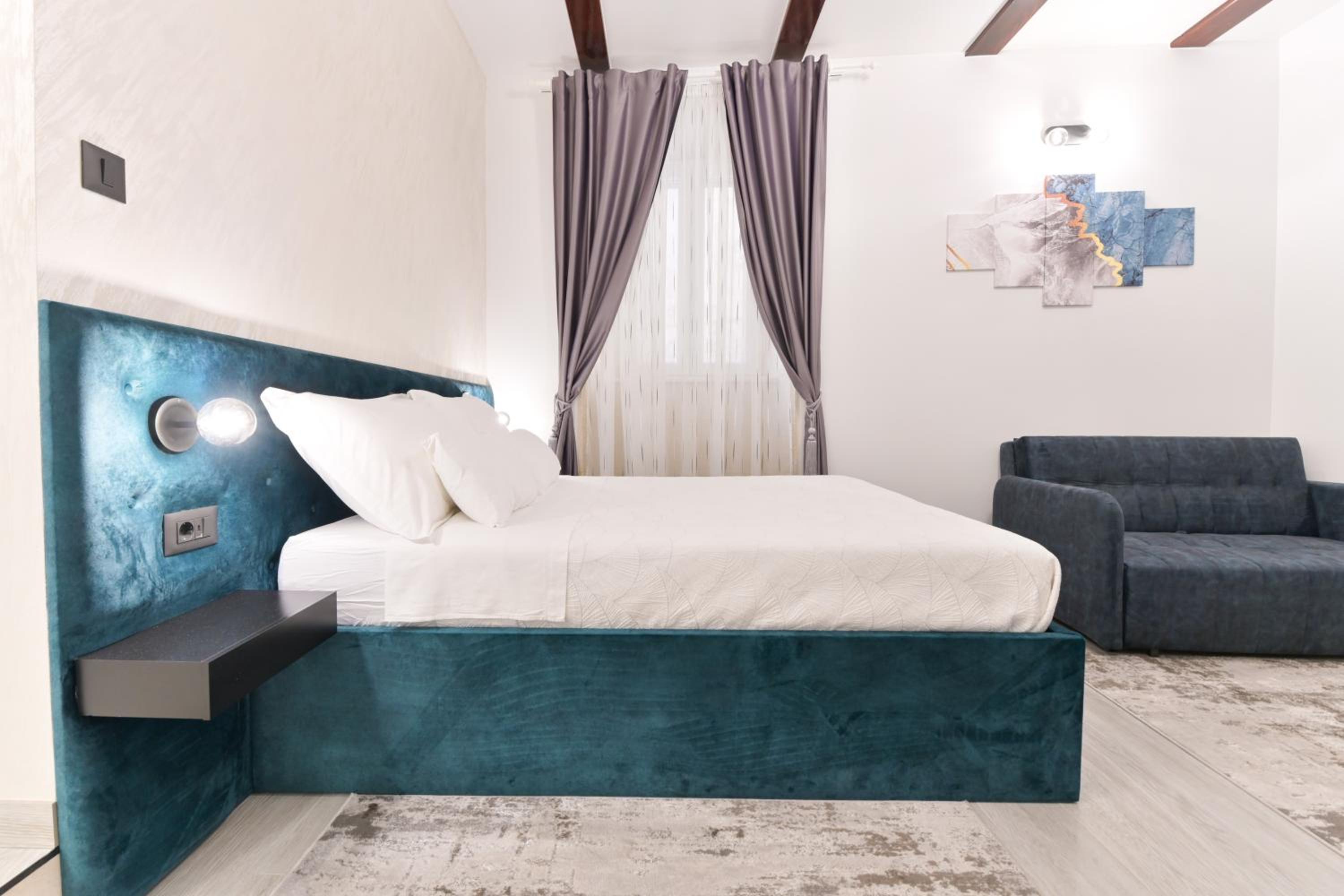 Double Room - Photo 5