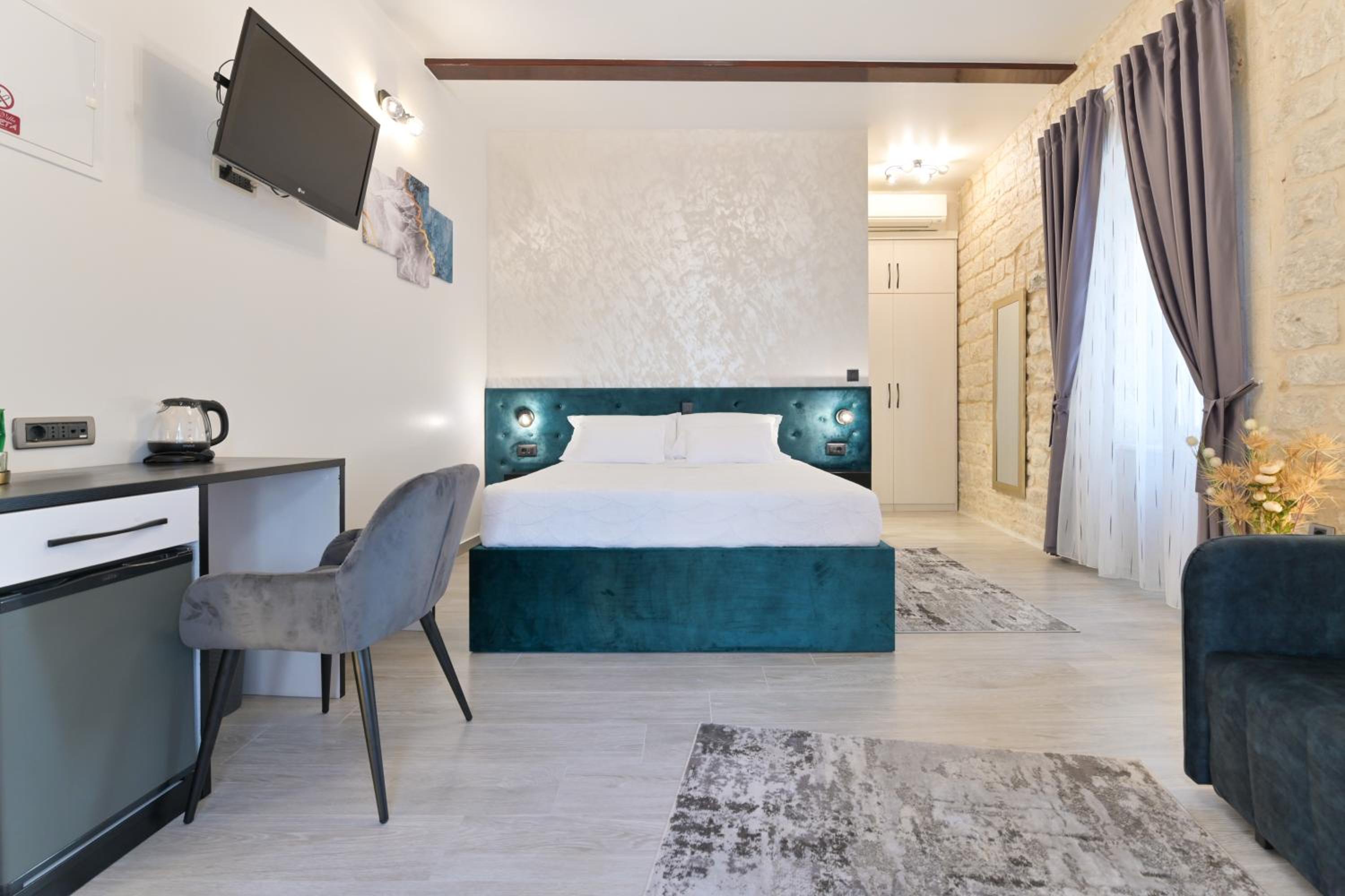 Double Room - Photo 14