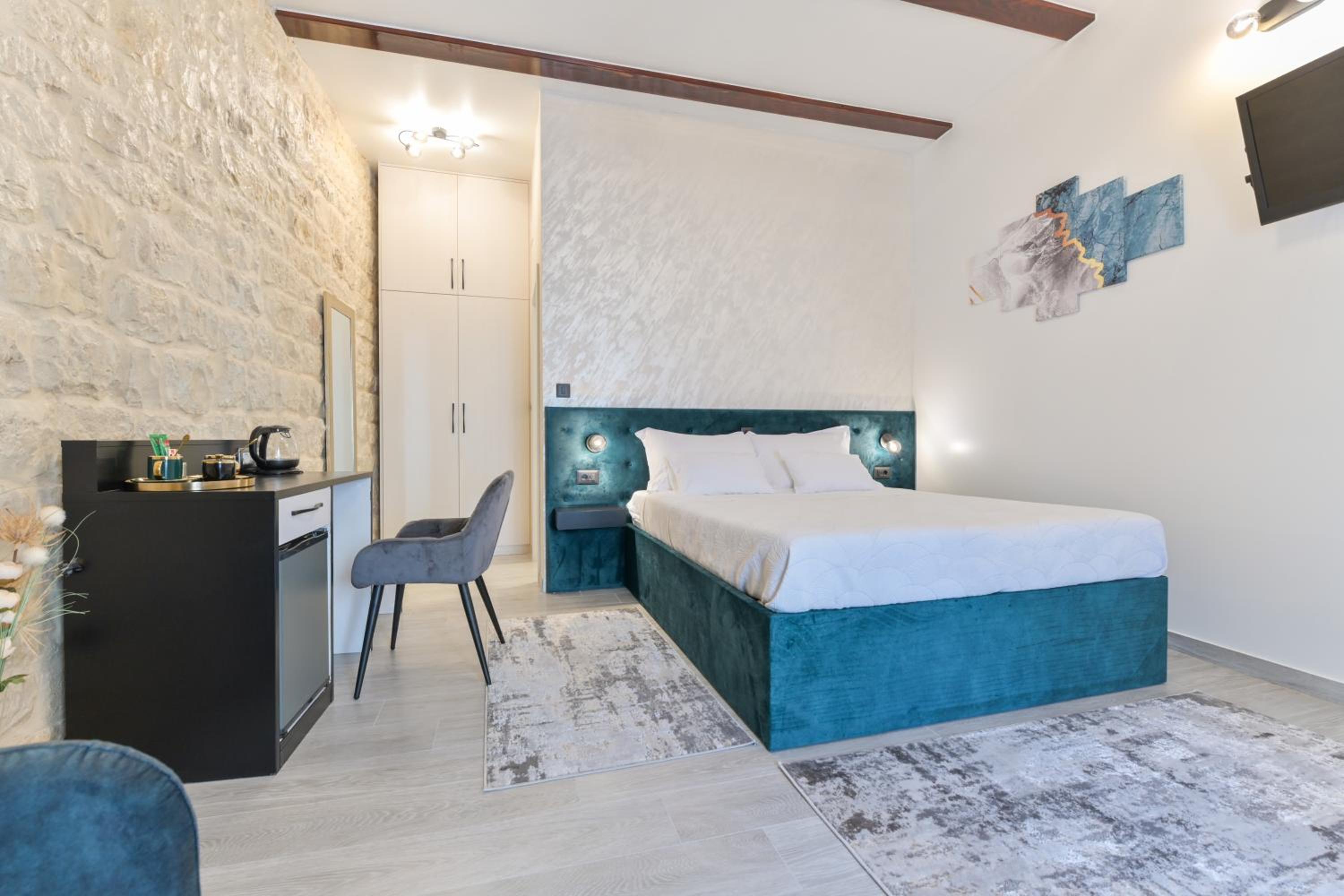 Double Room - Photo 8