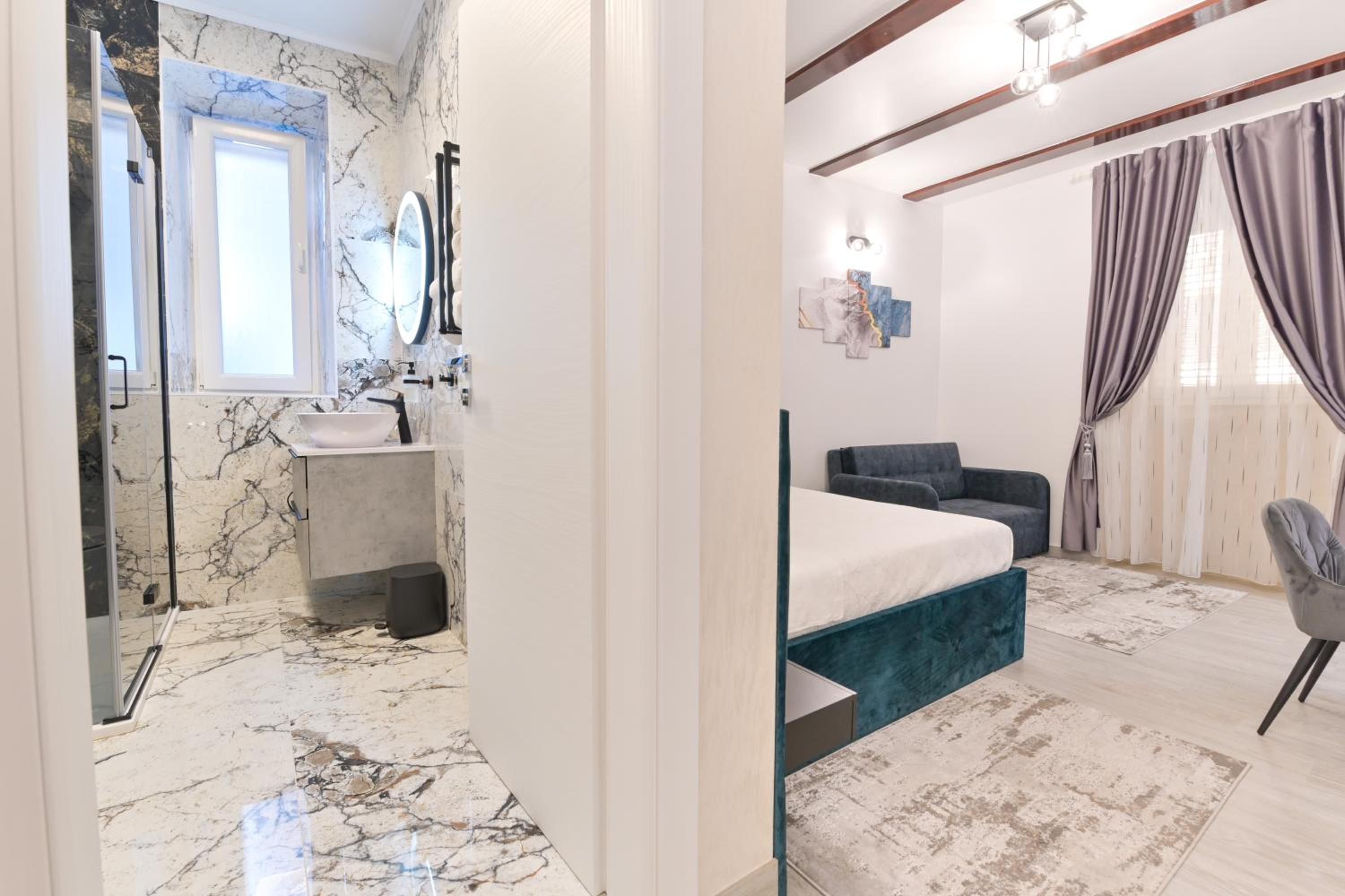 Double Room - Photo 26