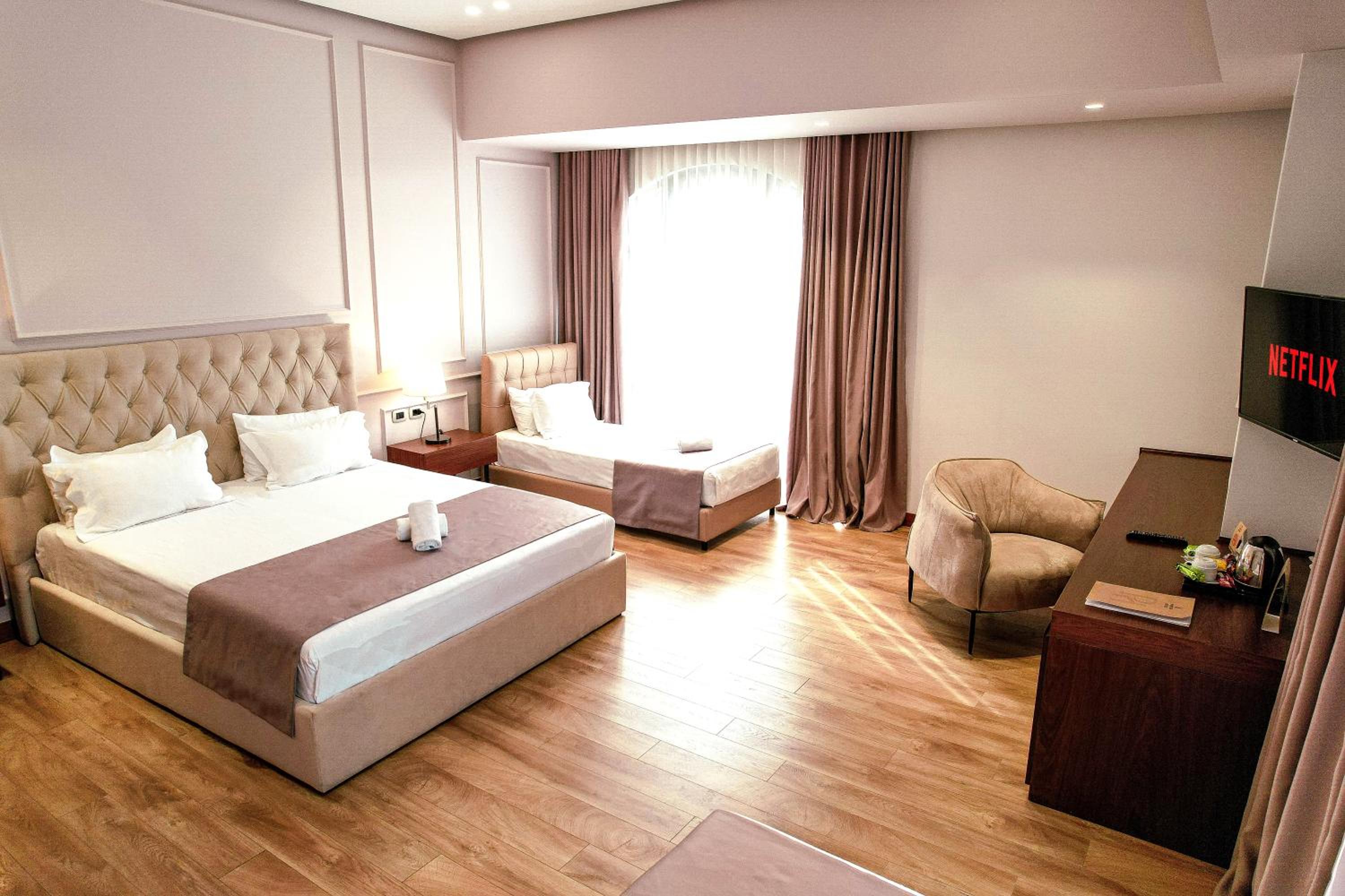 Deluxe Family Room photo 3