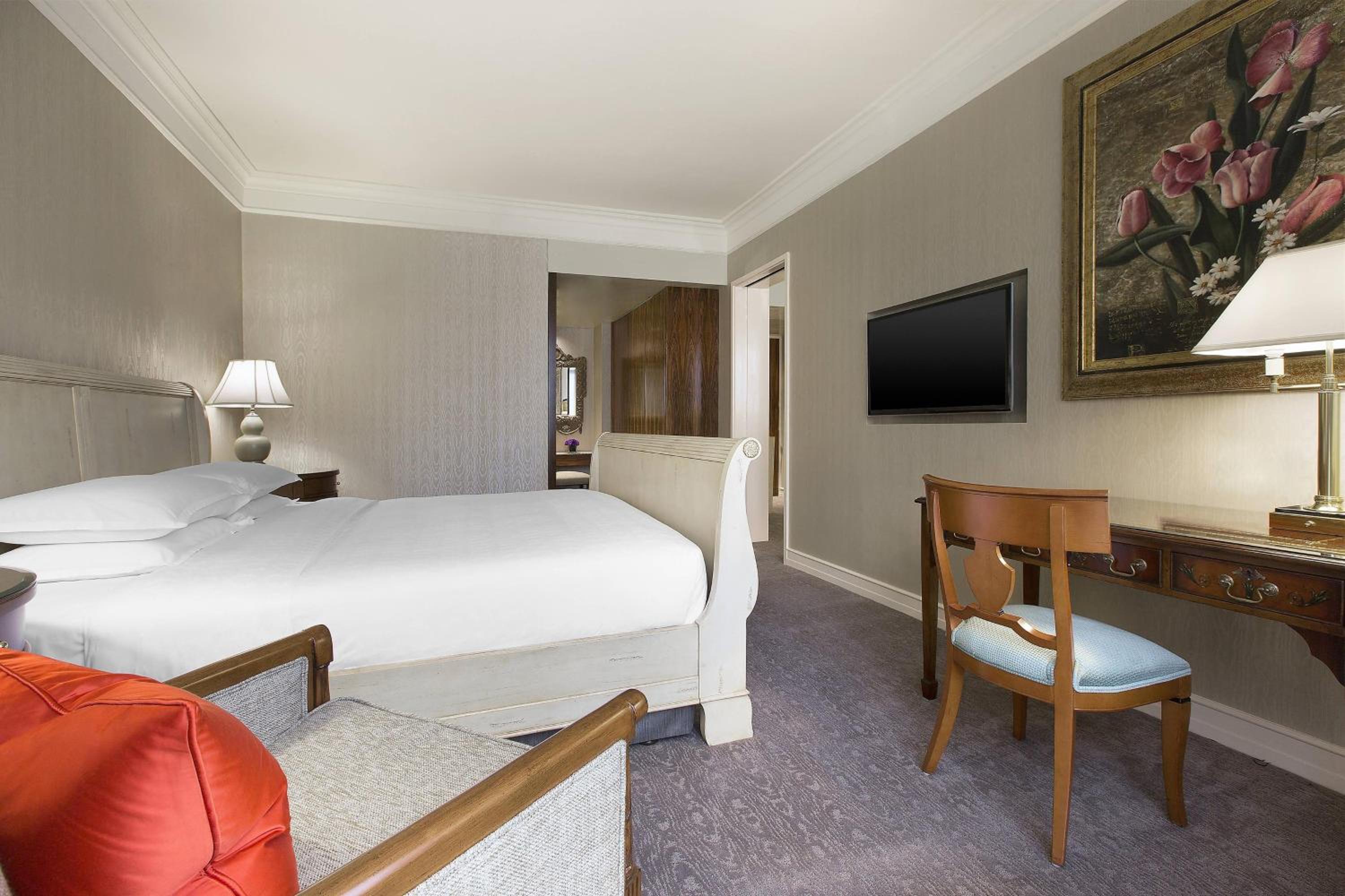 One-Bedroom King Suite, High Floor, Executive Lounge Access One-Bedroom King Suite, High Floor, Executive Lounge Access