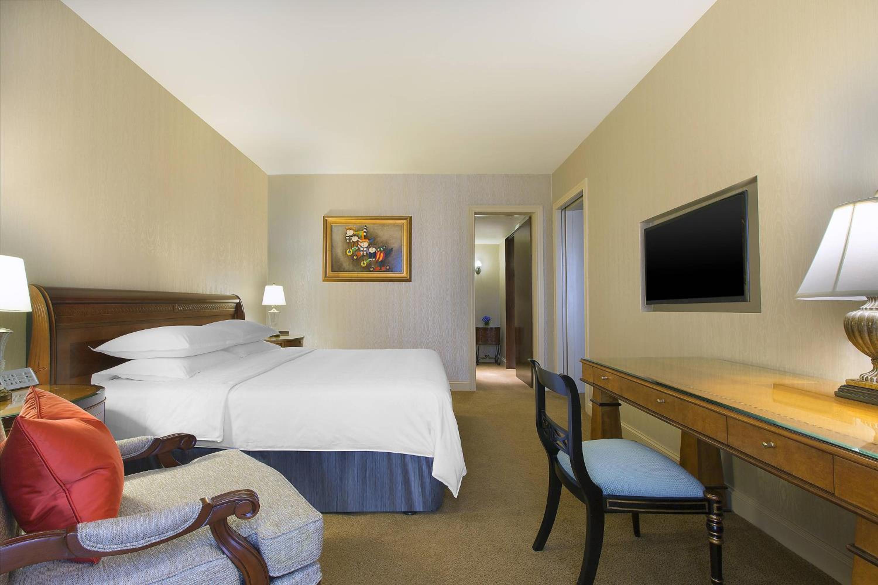 One-Bedroom King Suite, High Floor, Executive Lounge Access One-Bedroom King Suite, High Floor, Executive Lounge Access