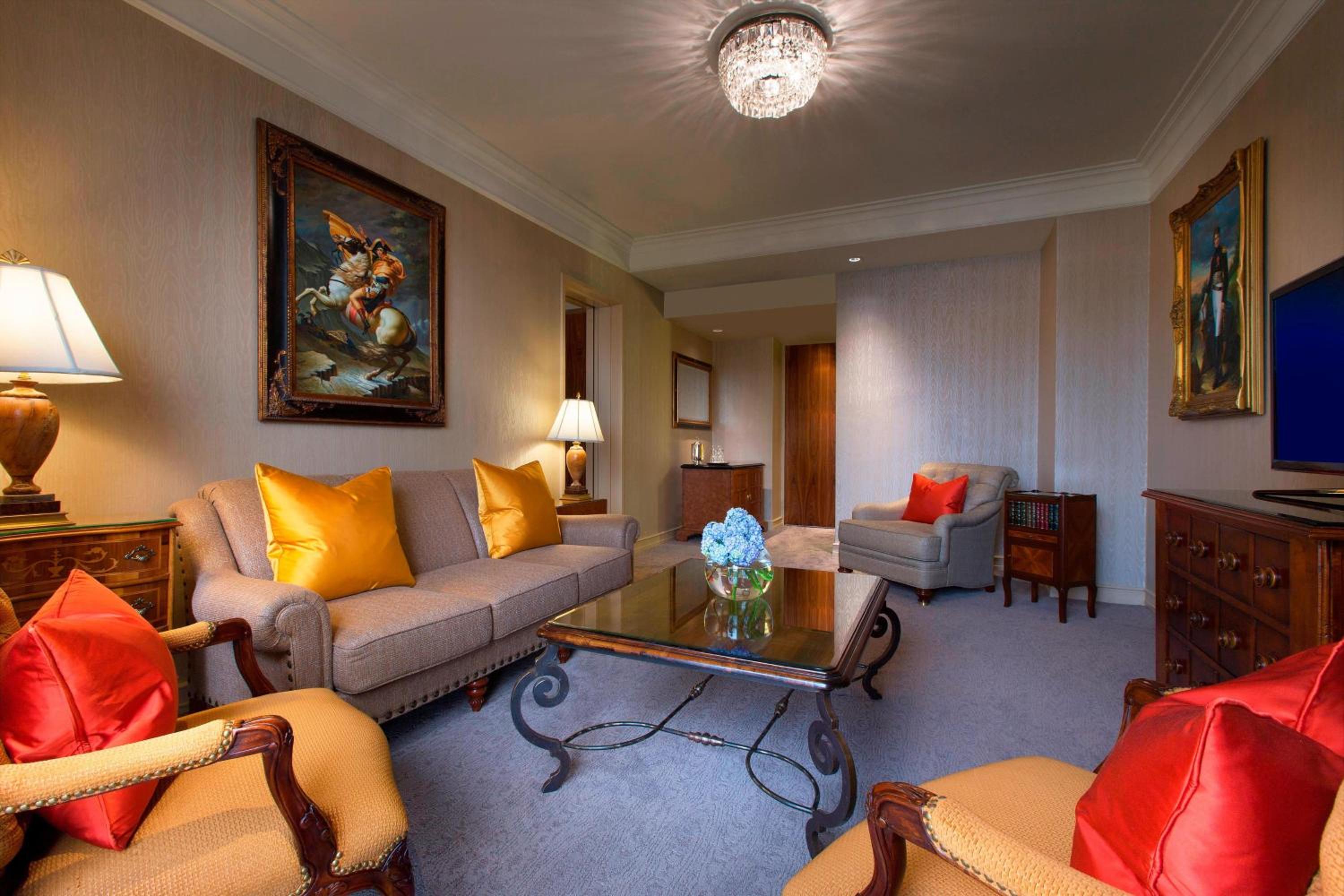 One-Bedroom King Suite, High Floor, Executive Lounge Access