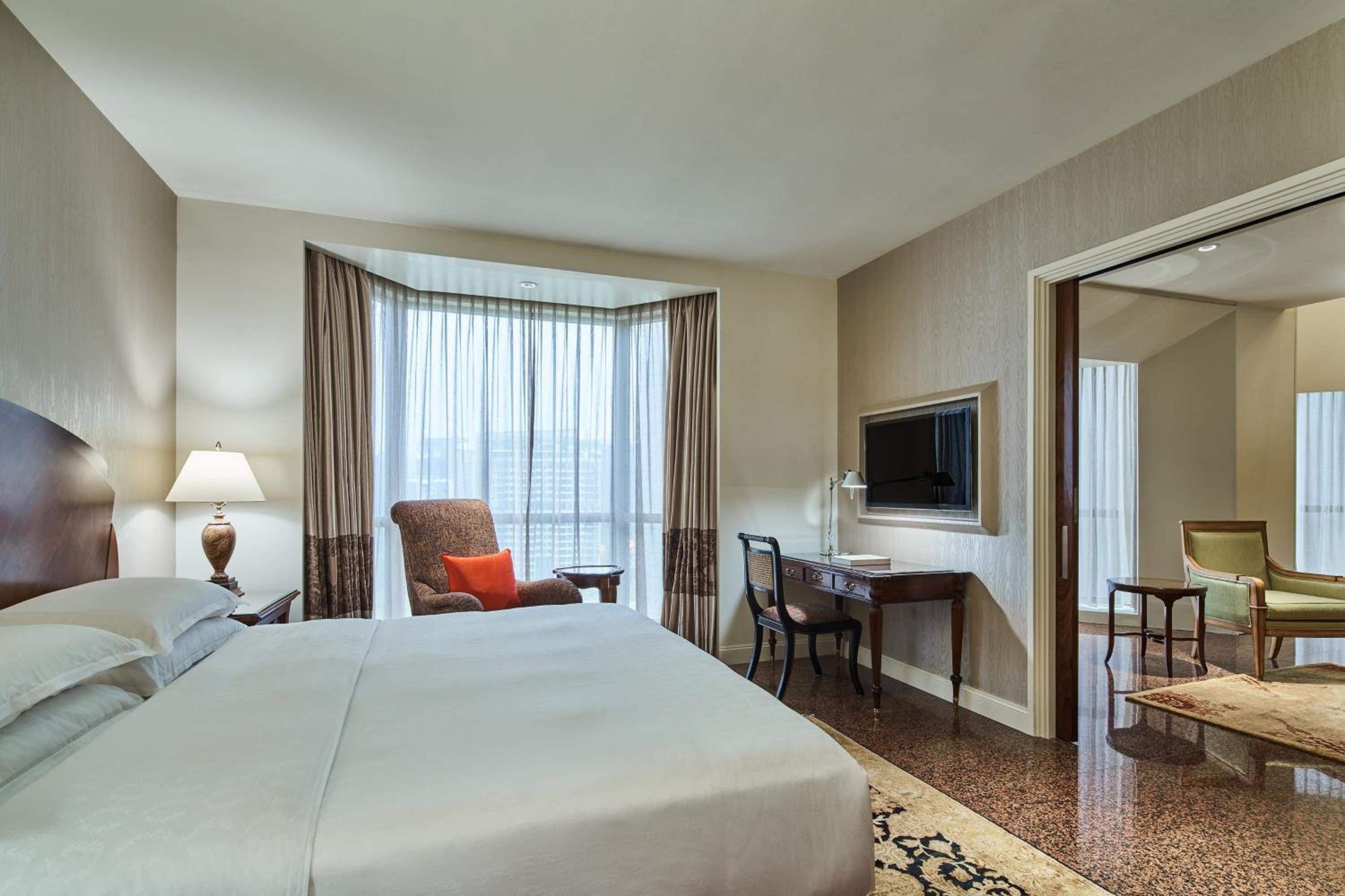 One-Bedroom Royal Suite, High Floor, Executive Lounge Access