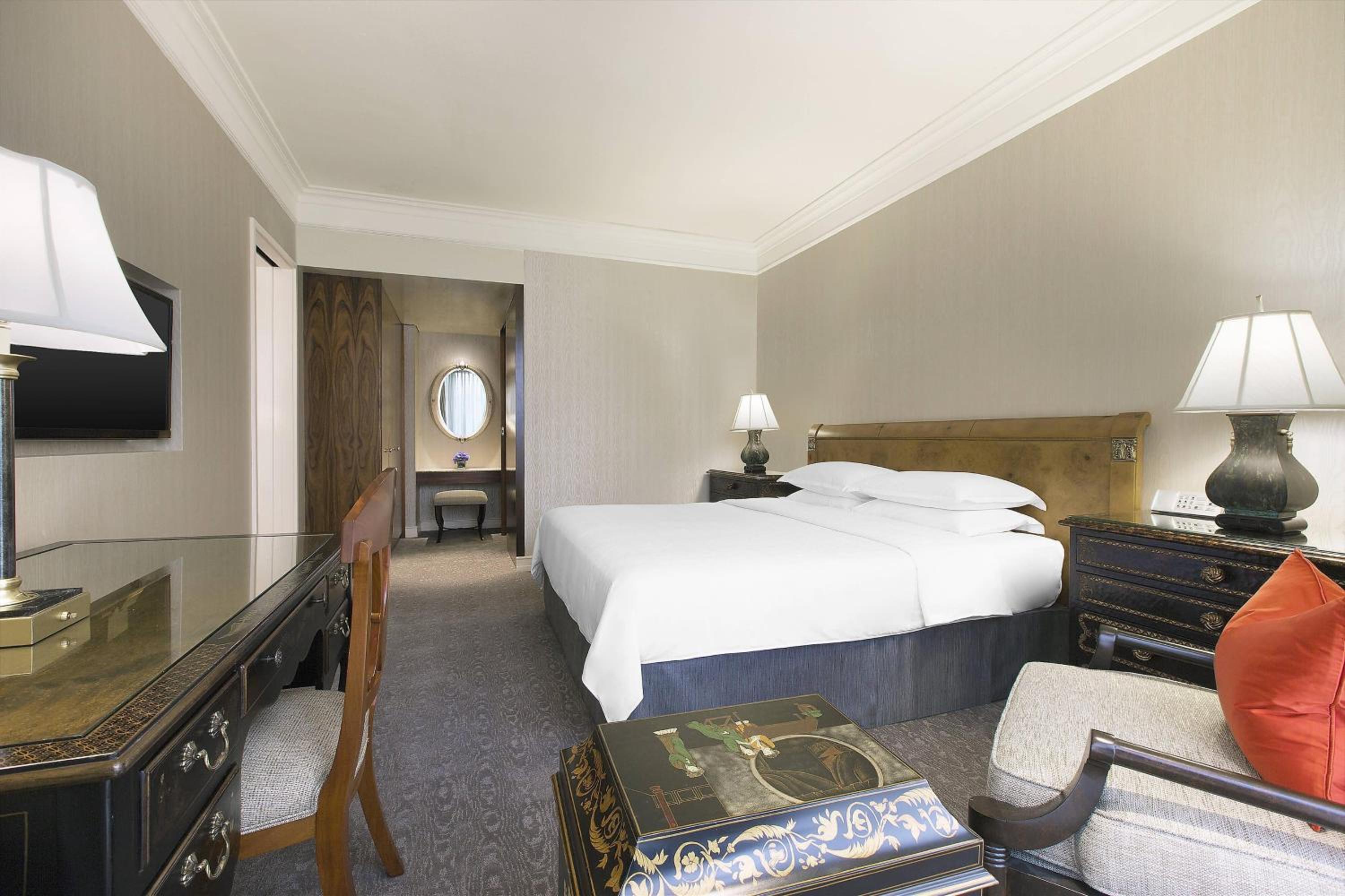 One-Bedroom King Suite, High Floor, Executive Lounge Access One-Bedroom King Suite, High Floor, Executive Lounge Access