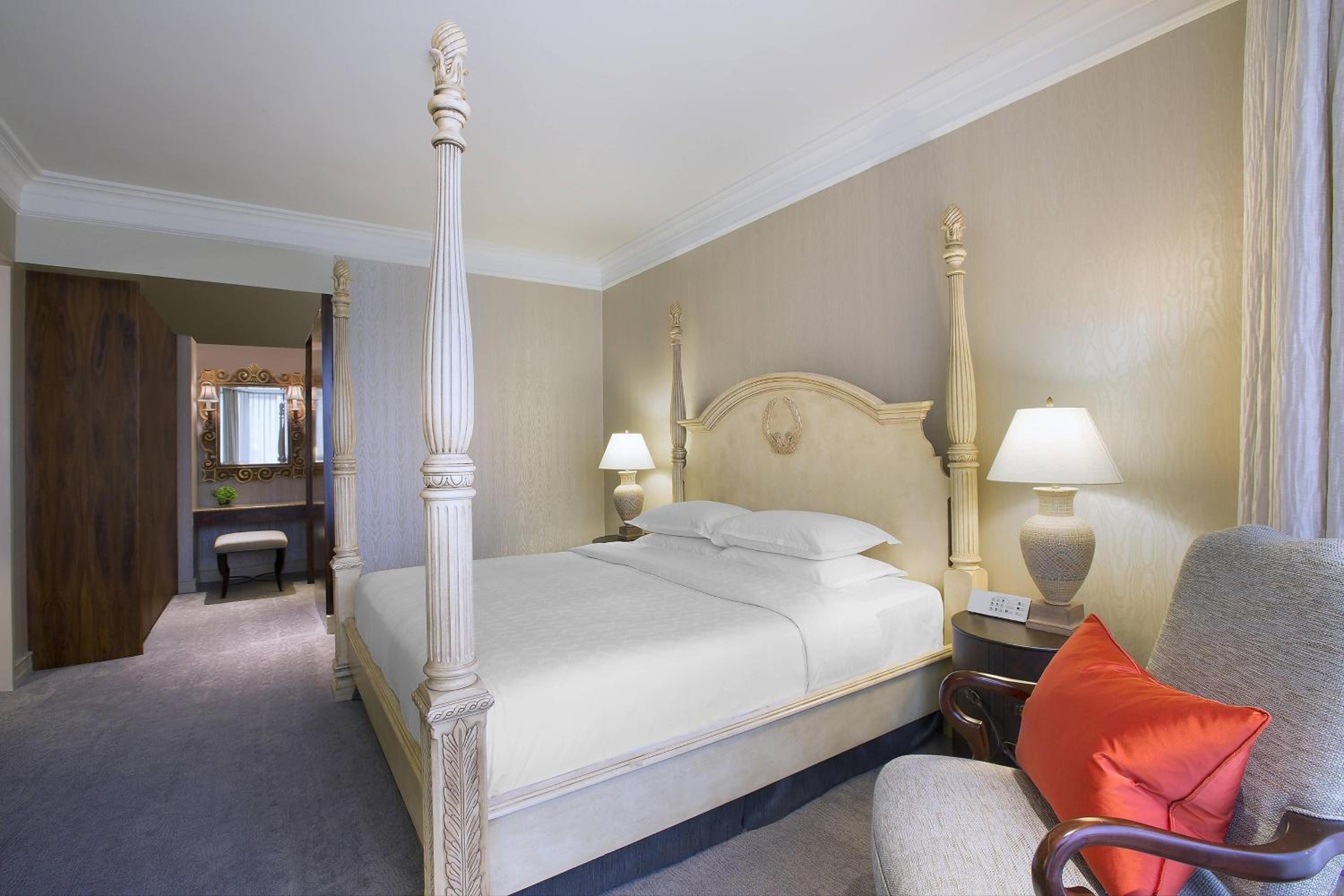One-Bedroom King Suite, High Floor, Executive Lounge Access