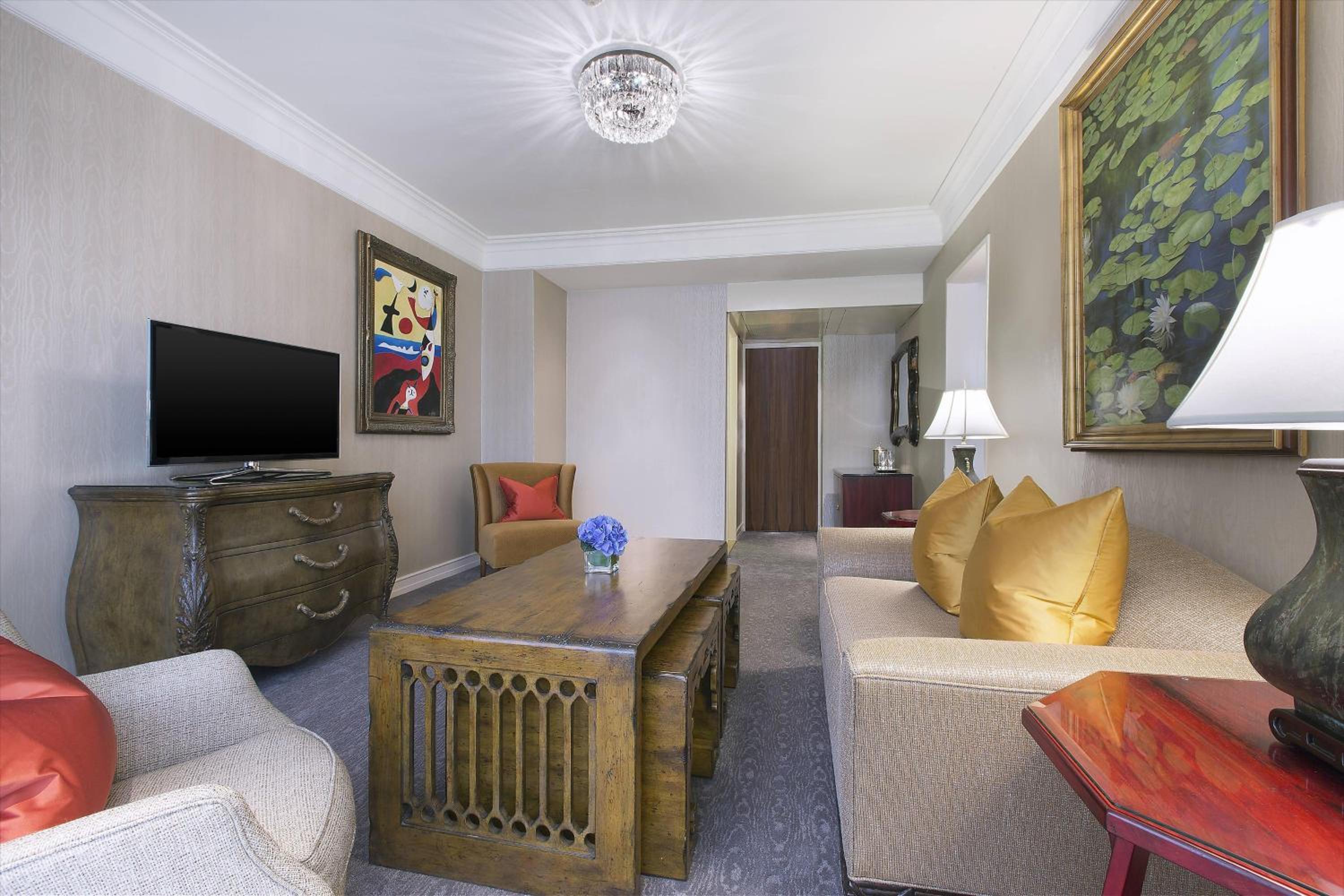 One-Bedroom King Suite, High Floor, Executive Lounge Access One-Bedroom King Suite, High Floor, Executive Lounge Access