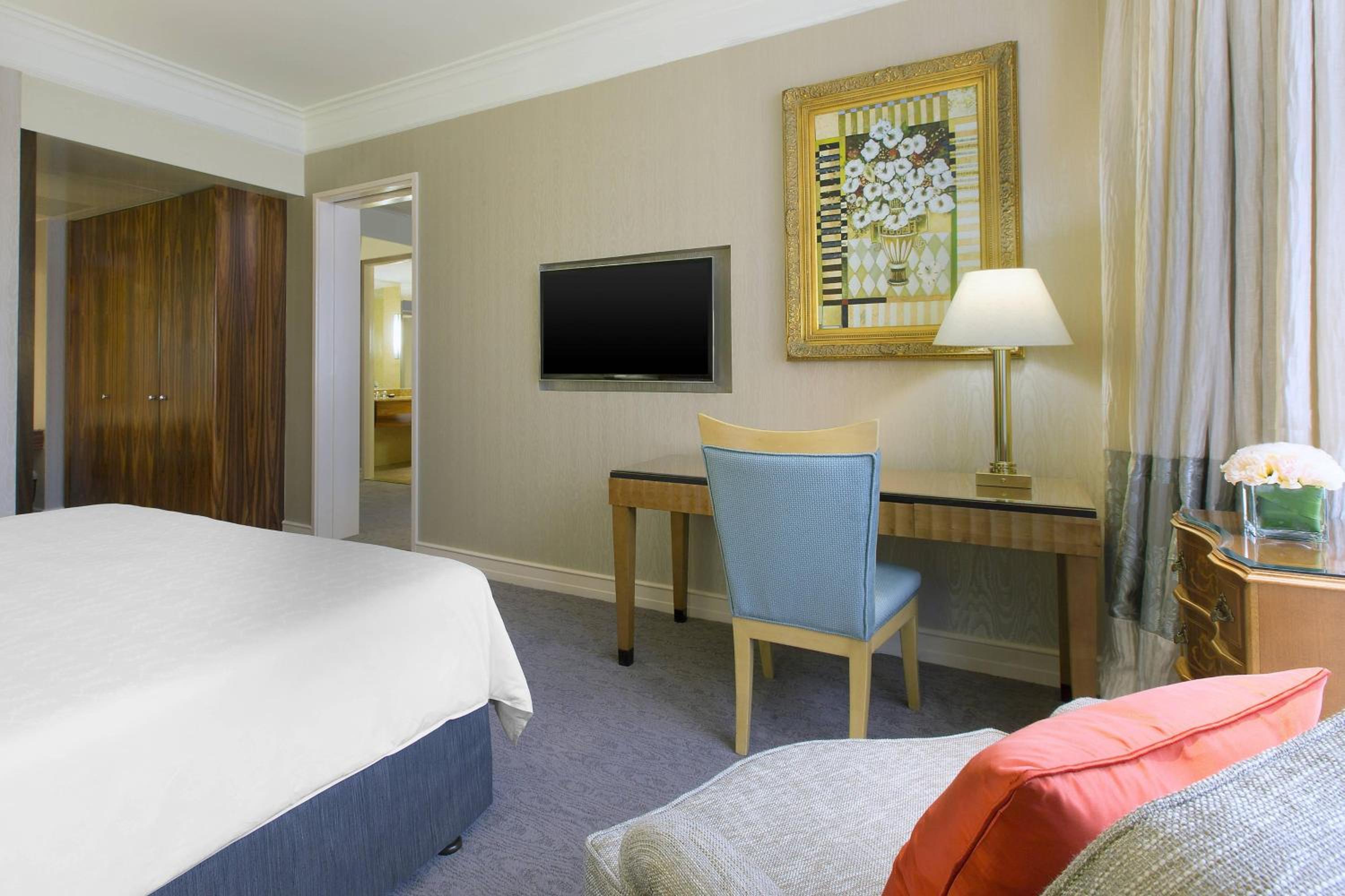 One-Bedroom King Suite, High Floor, Executive Lounge Access One-Bedroom King Suite, High Floor, Executive Lounge Access
