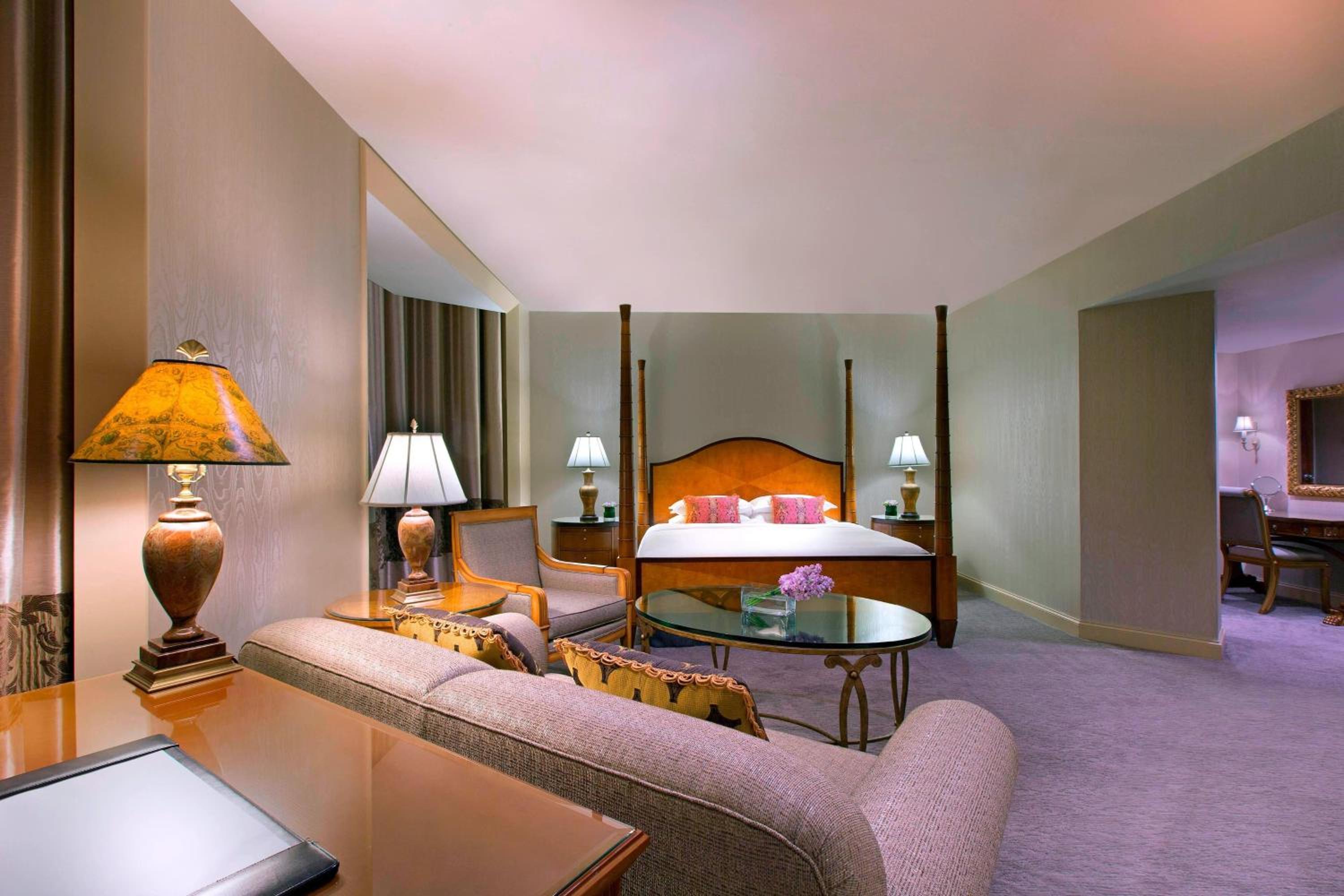 One-Bedroom Presidential Suite, High Floor, Executive Lounge Access thumbnail 5