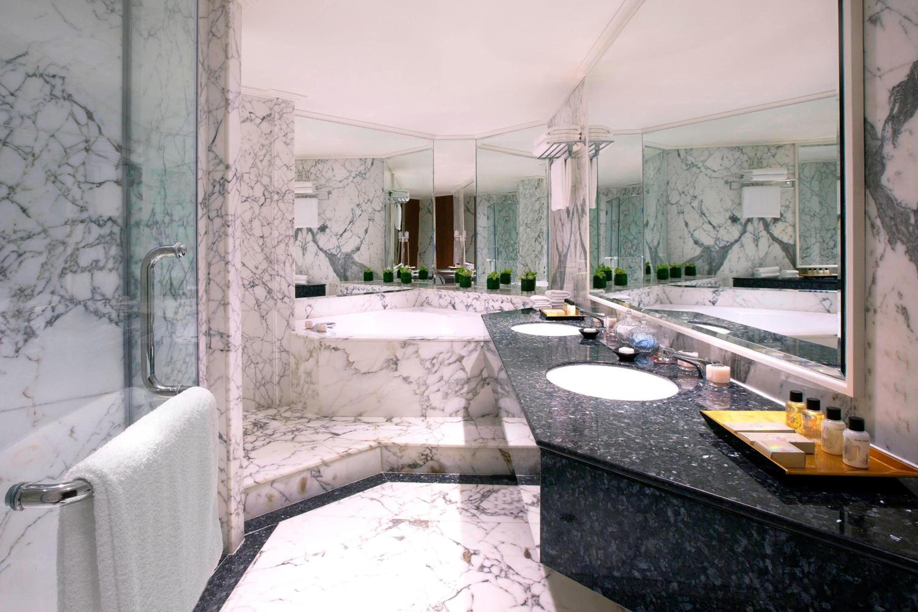 One-Bedroom Presidential Suite, High Floor, Executive Lounge Access