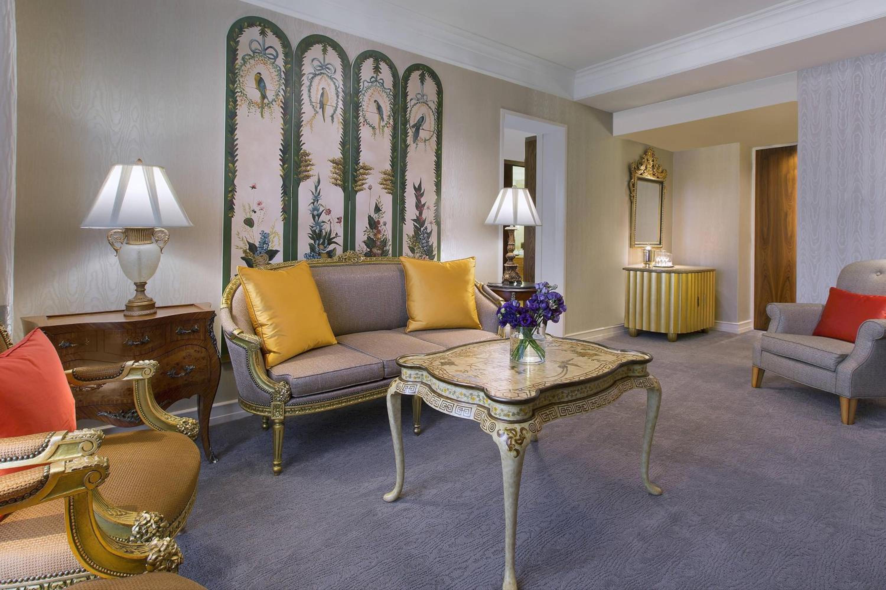 One-Bedroom King Suite, High Floor, Executive Lounge Access