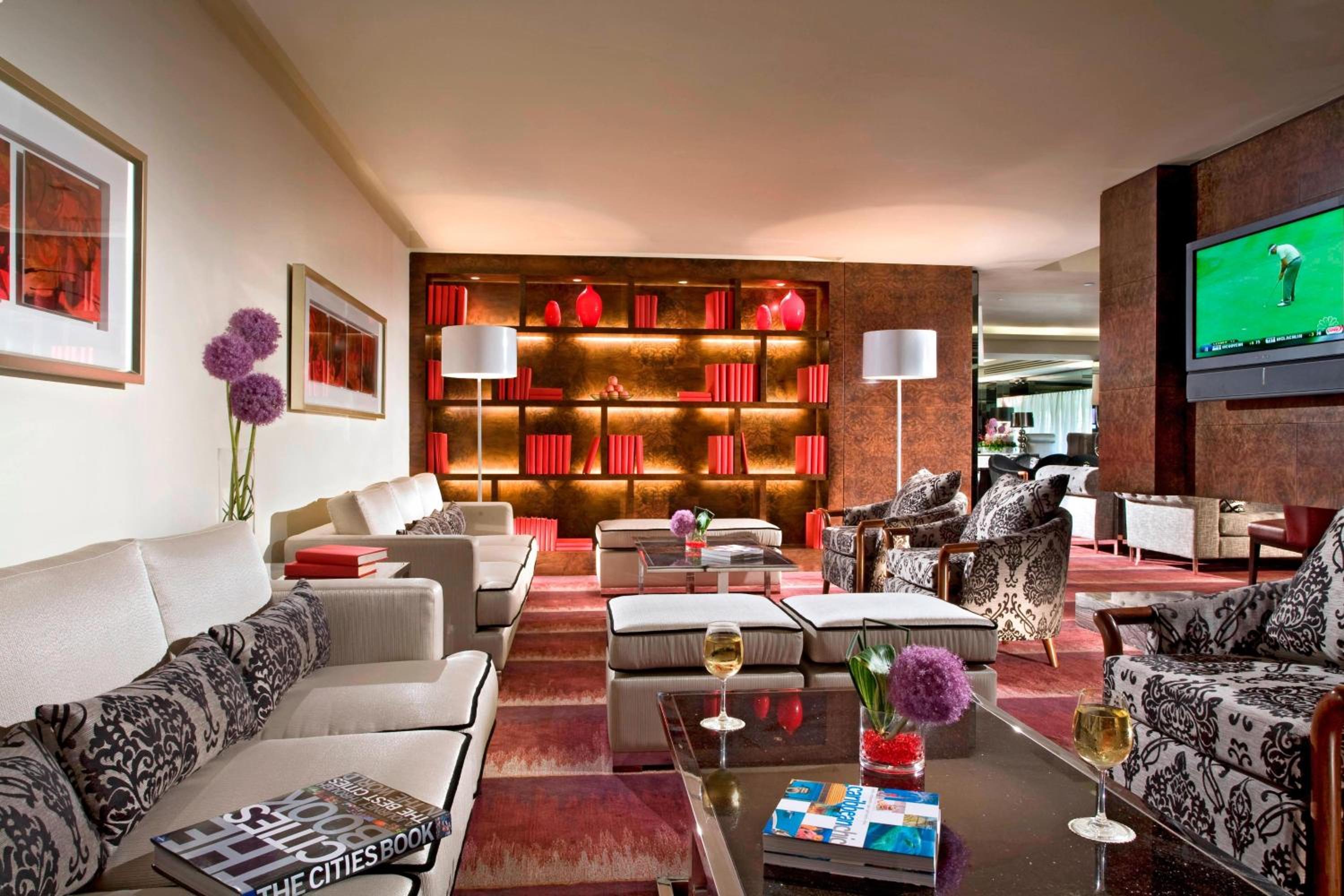 Pool King Room, Executive Lounge Access, Poolside access thumbnail 6