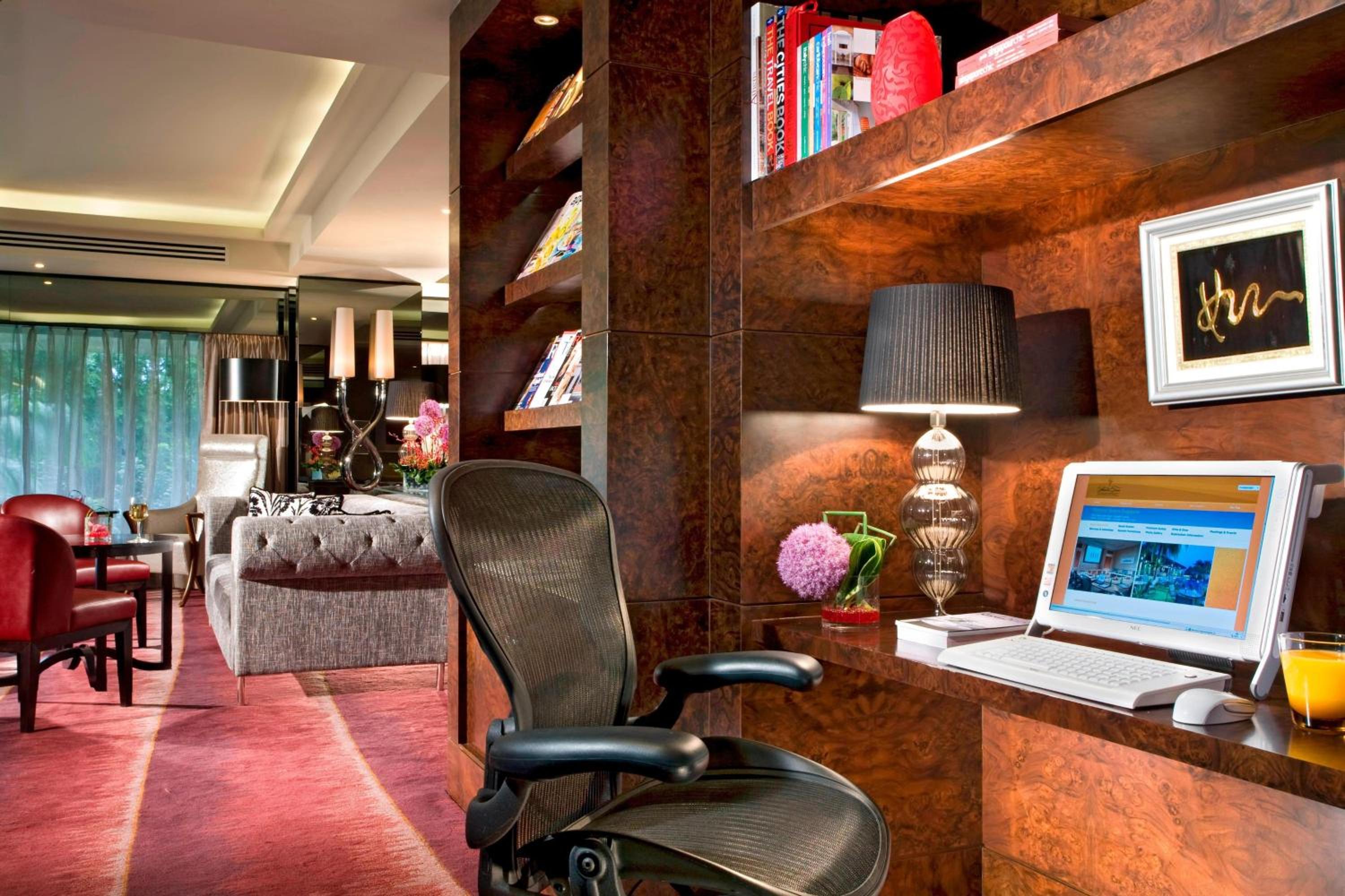 One-Bedroom Royal Suite, High Floor, Executive Lounge Access