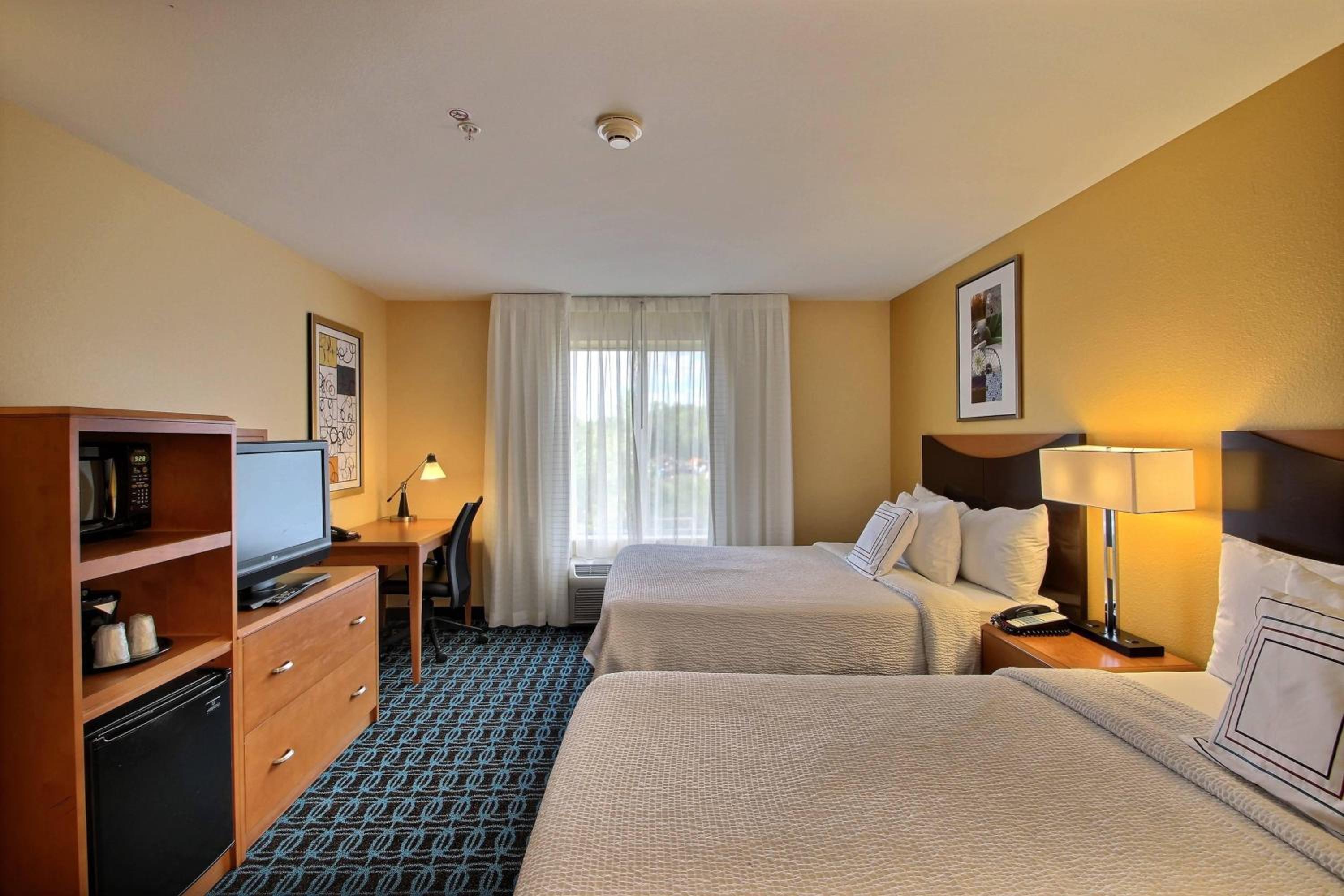 Queen Room with Two Queen Beds - Photo 1