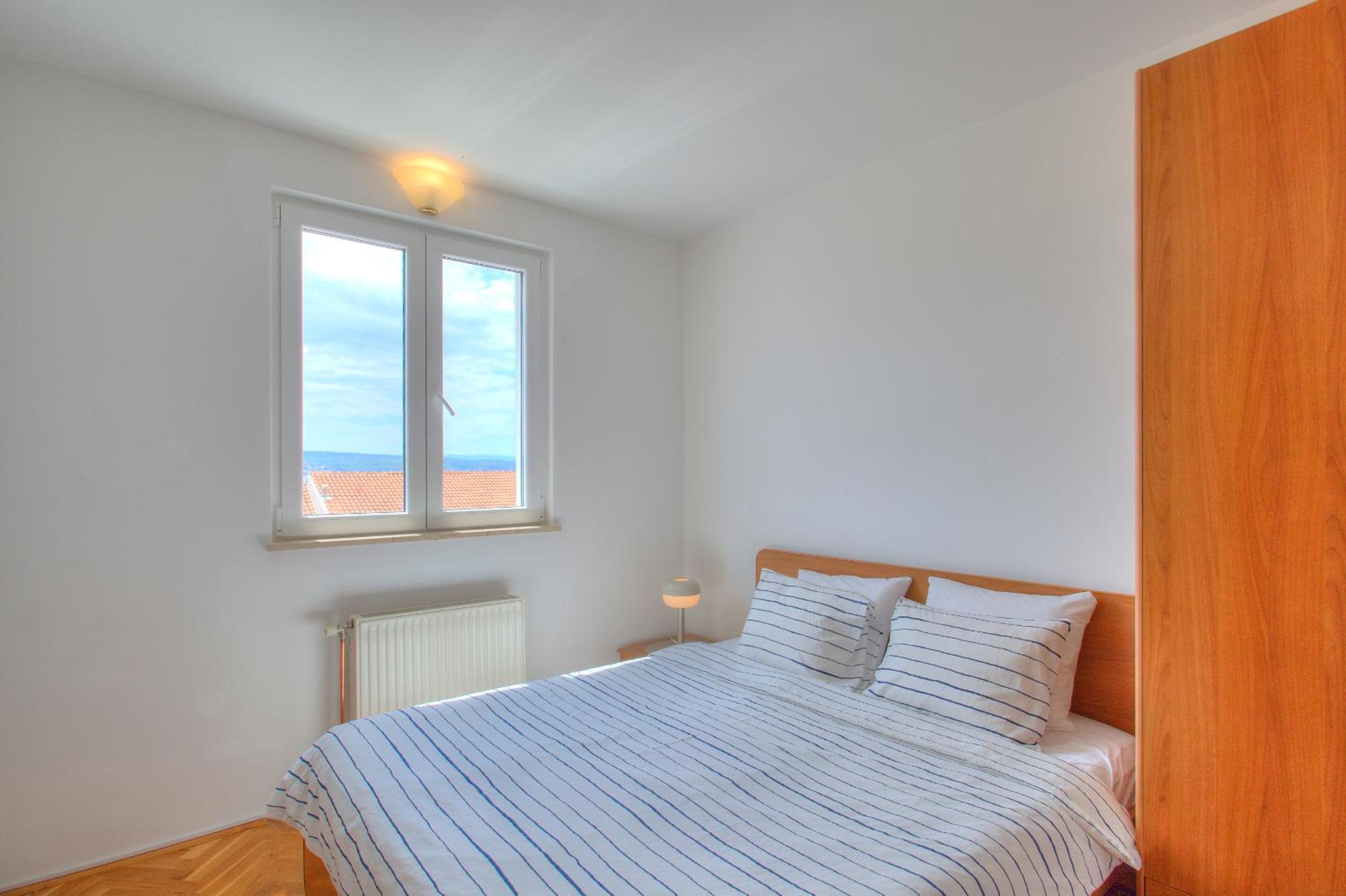 One-Bedroom Apartment with Sea View and Balcony