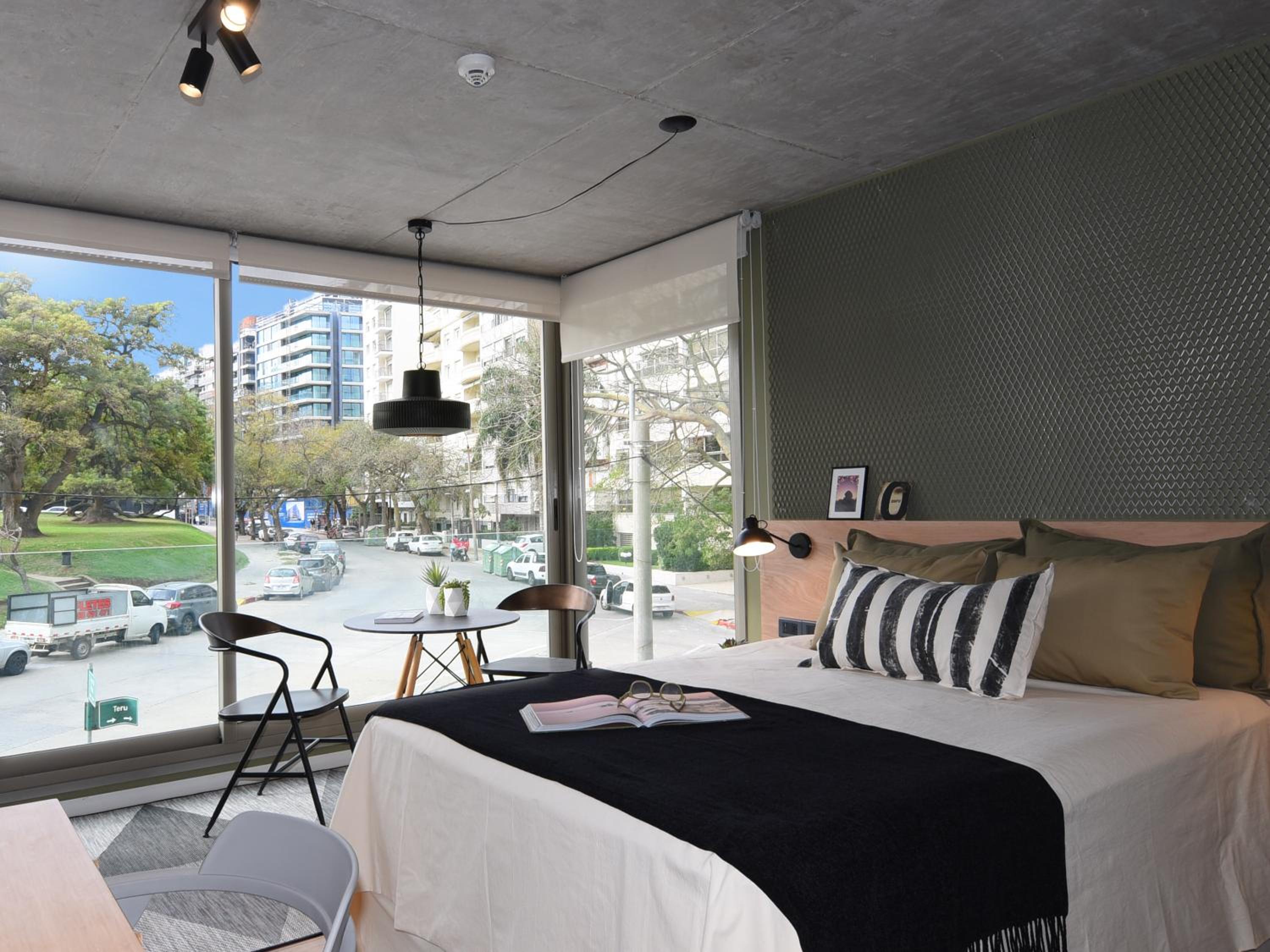 One-Bedroom Apartment photo 1