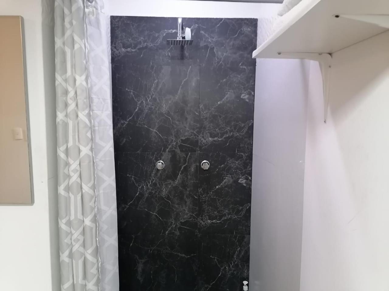 Quadruple Room with Bathroom - Photo 6