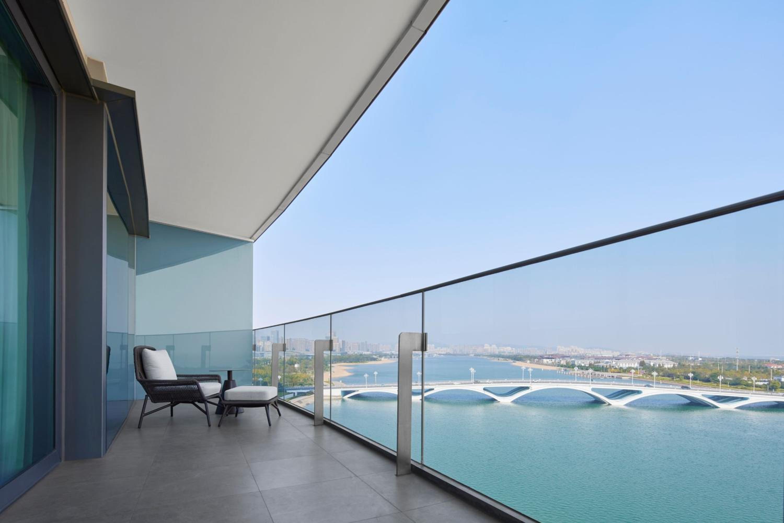 Deluxe King Room with Coastline View and Balcony - Photo 3
