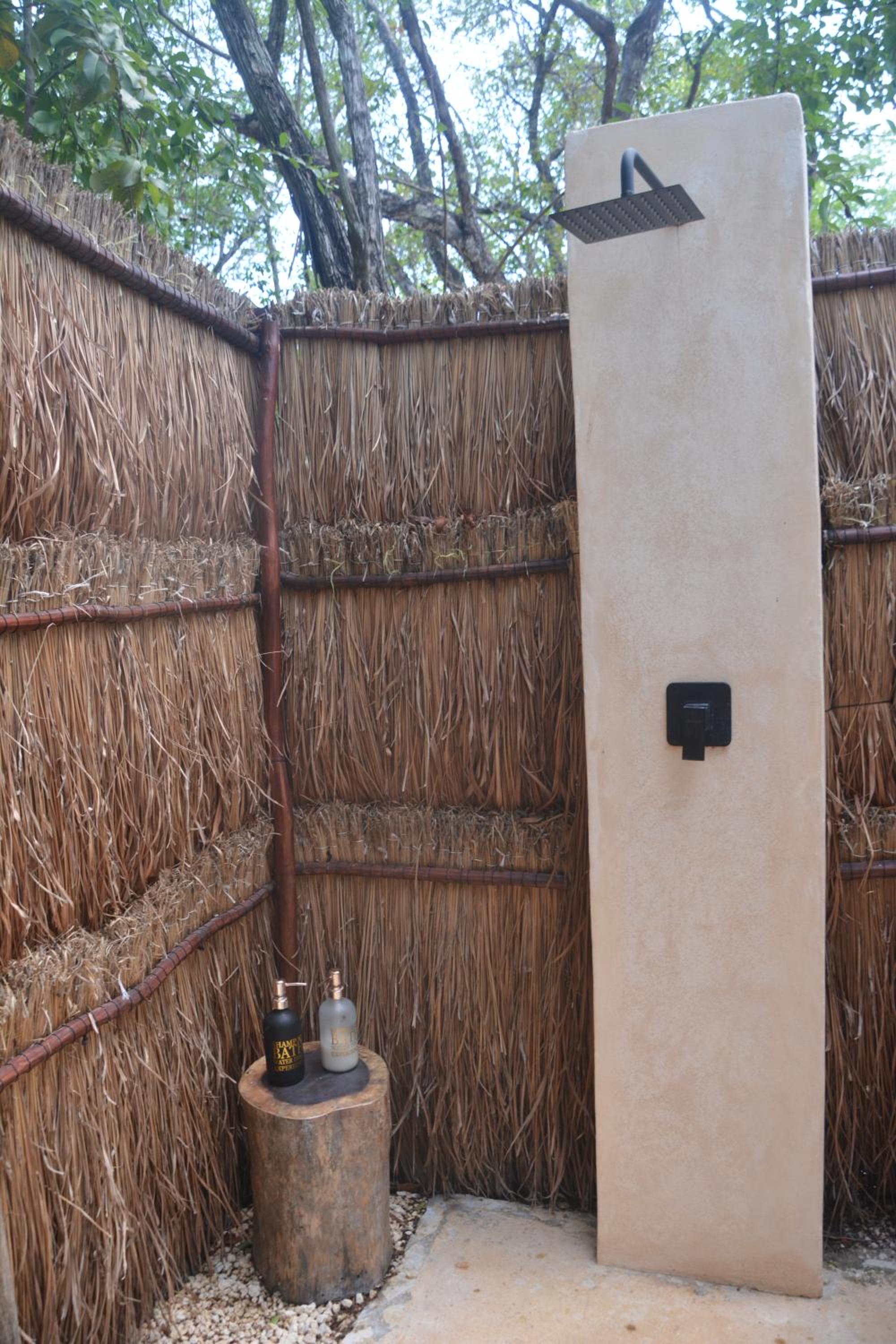 Twin Room with Private Bathroom - Photo 55