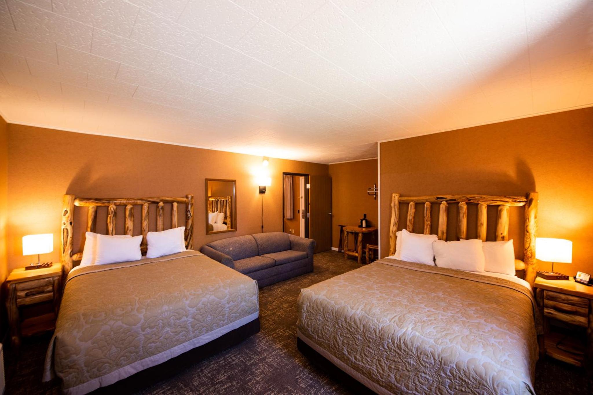 Two-Bedroom Suite - Non-Smoking (8 Adults) - Photo 2