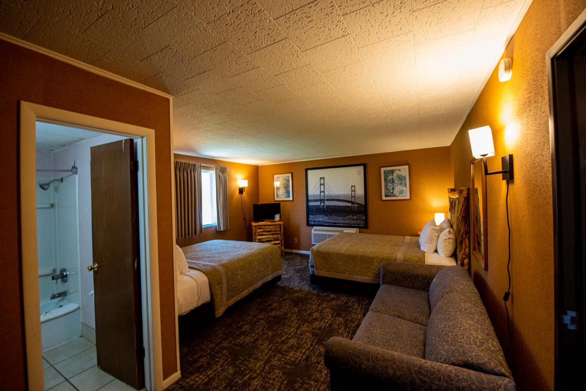 Two-Bedroom Suite - Non-Smoking (8 Adults) - Photo 1