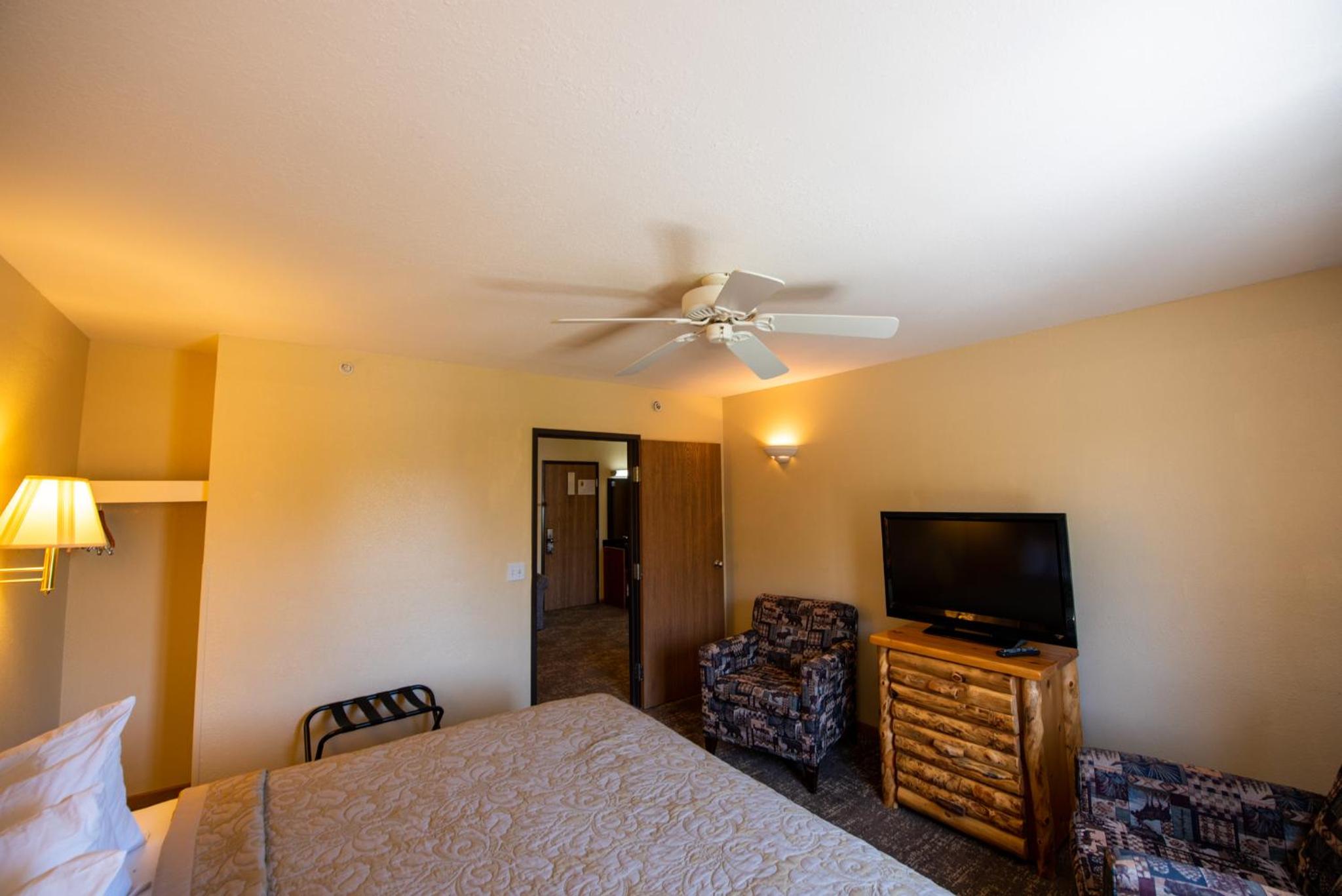 King Suite with Two King Beds - Courtside - Non-Smoking - Photo 3