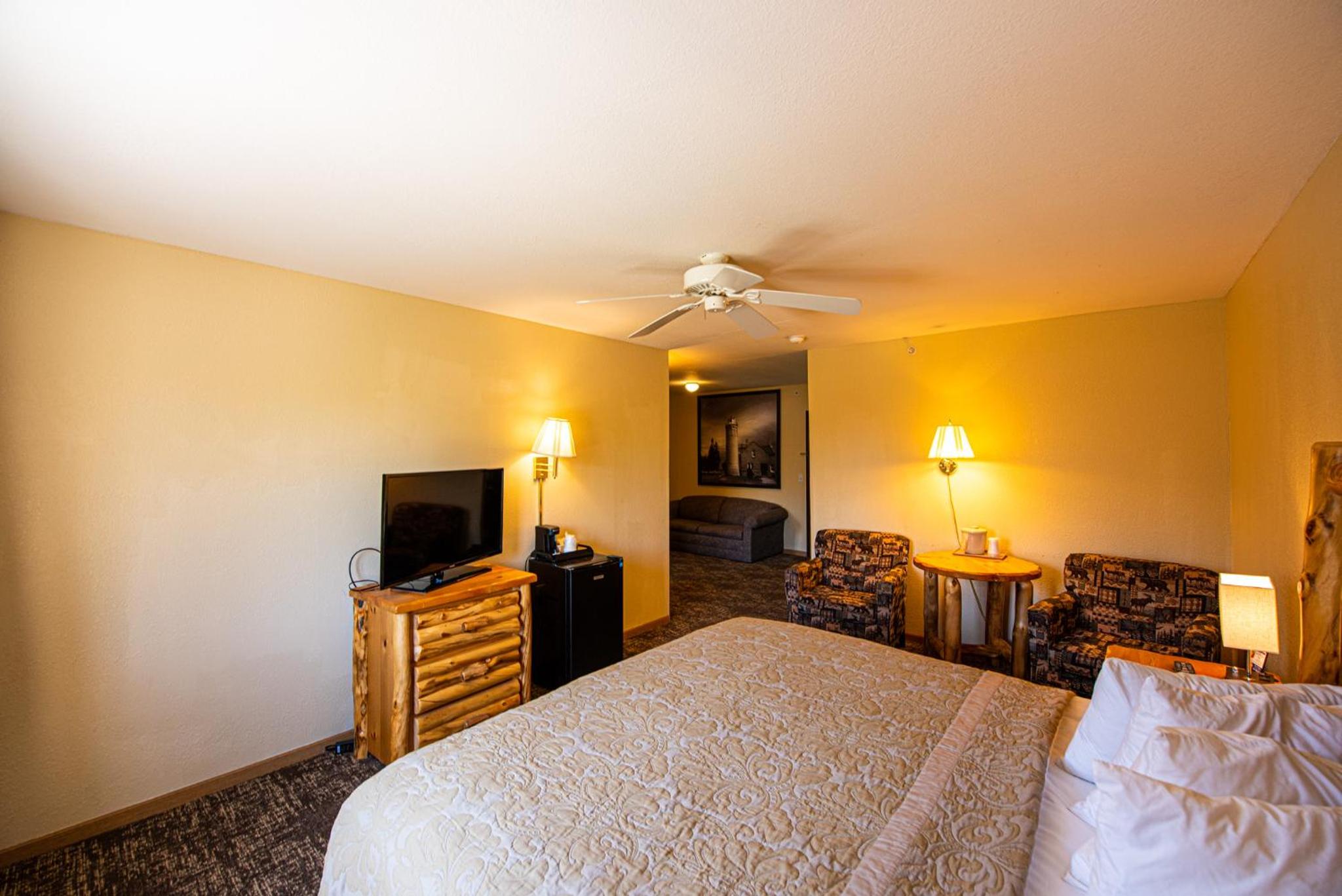 Two-Room King Suite - Courtside - Non-Smoking - Photo 1