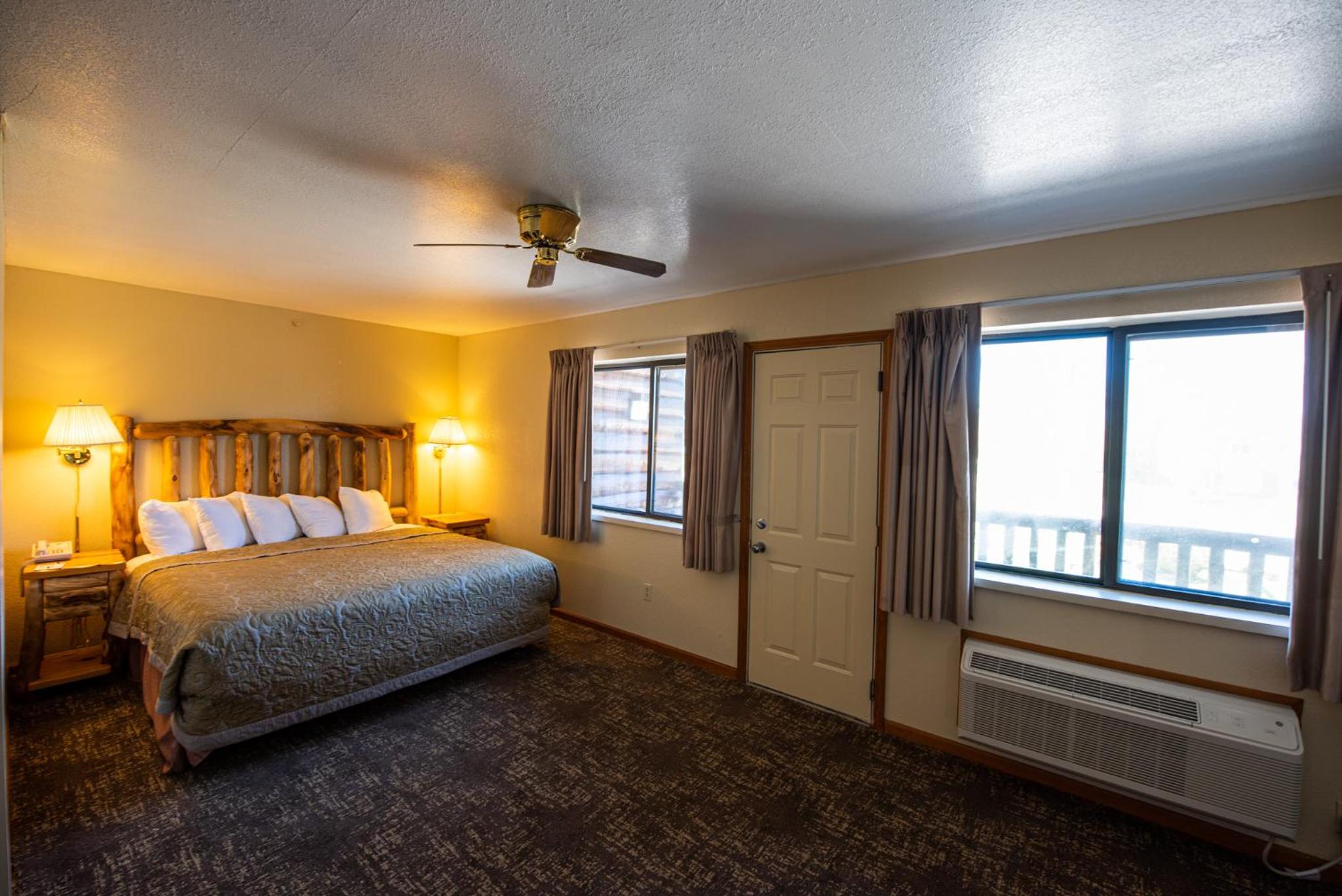 King Room with View - Non-Smoking - Photo 7