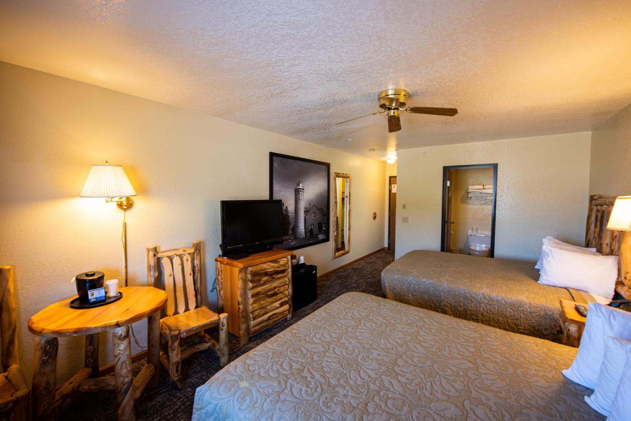 Queen Room with Two Queen Beds - Park and Lake View - Photo 6