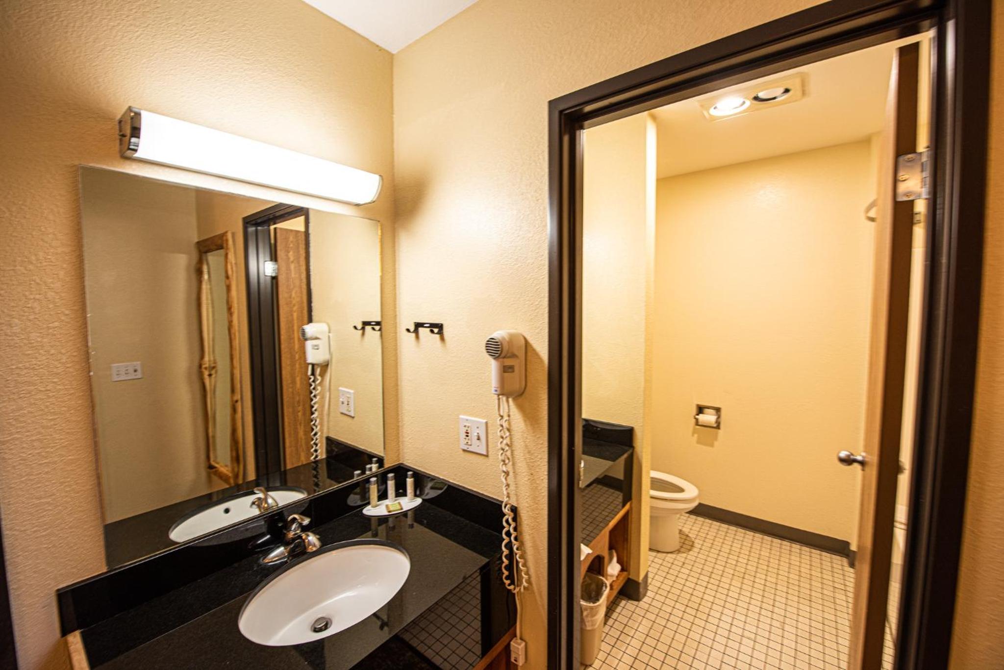 Two King two Sofas two Bathroom Suite  - Photo 8