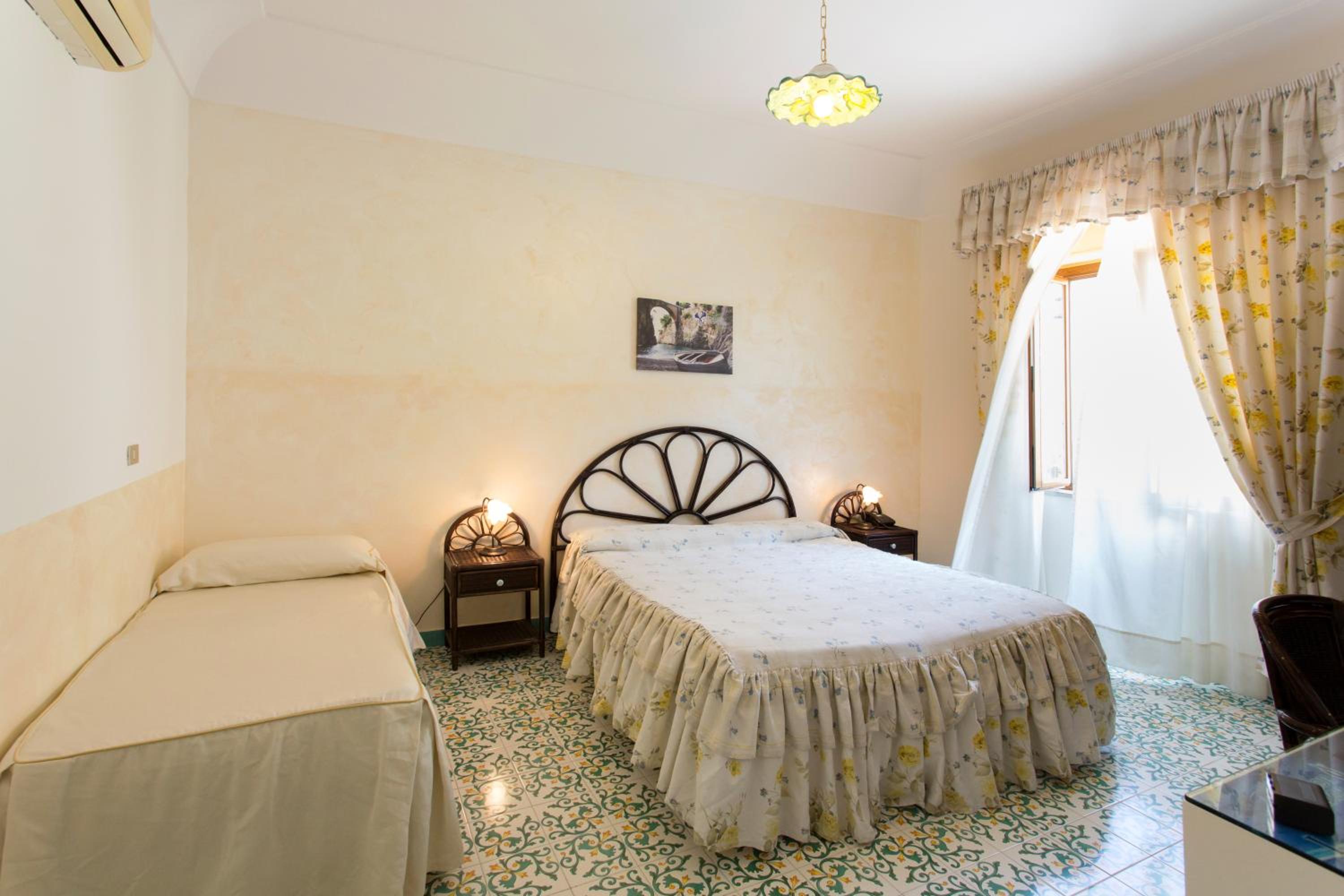 Triple Room - Photo 11