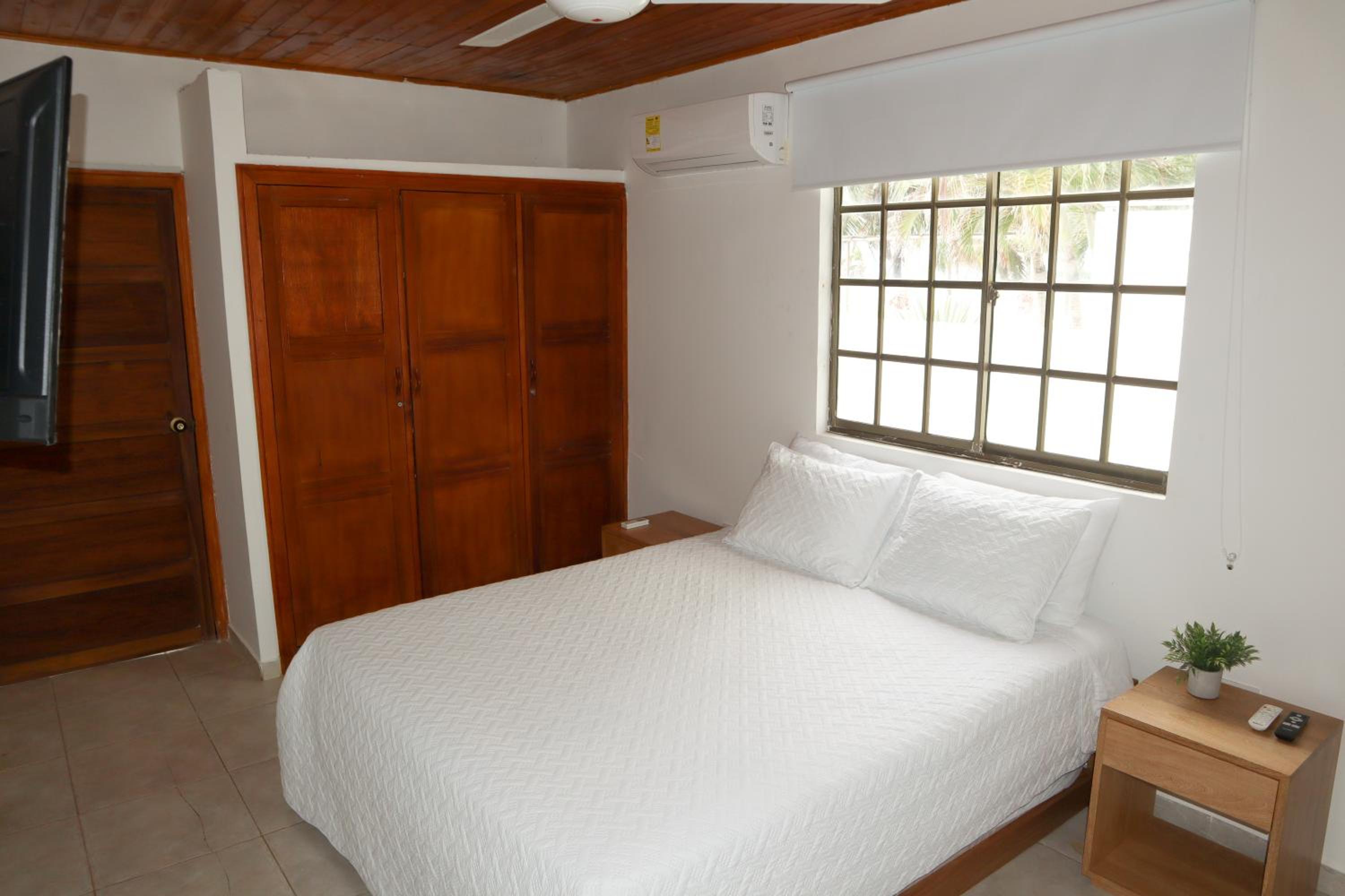 Three-Bedroom House photo 2