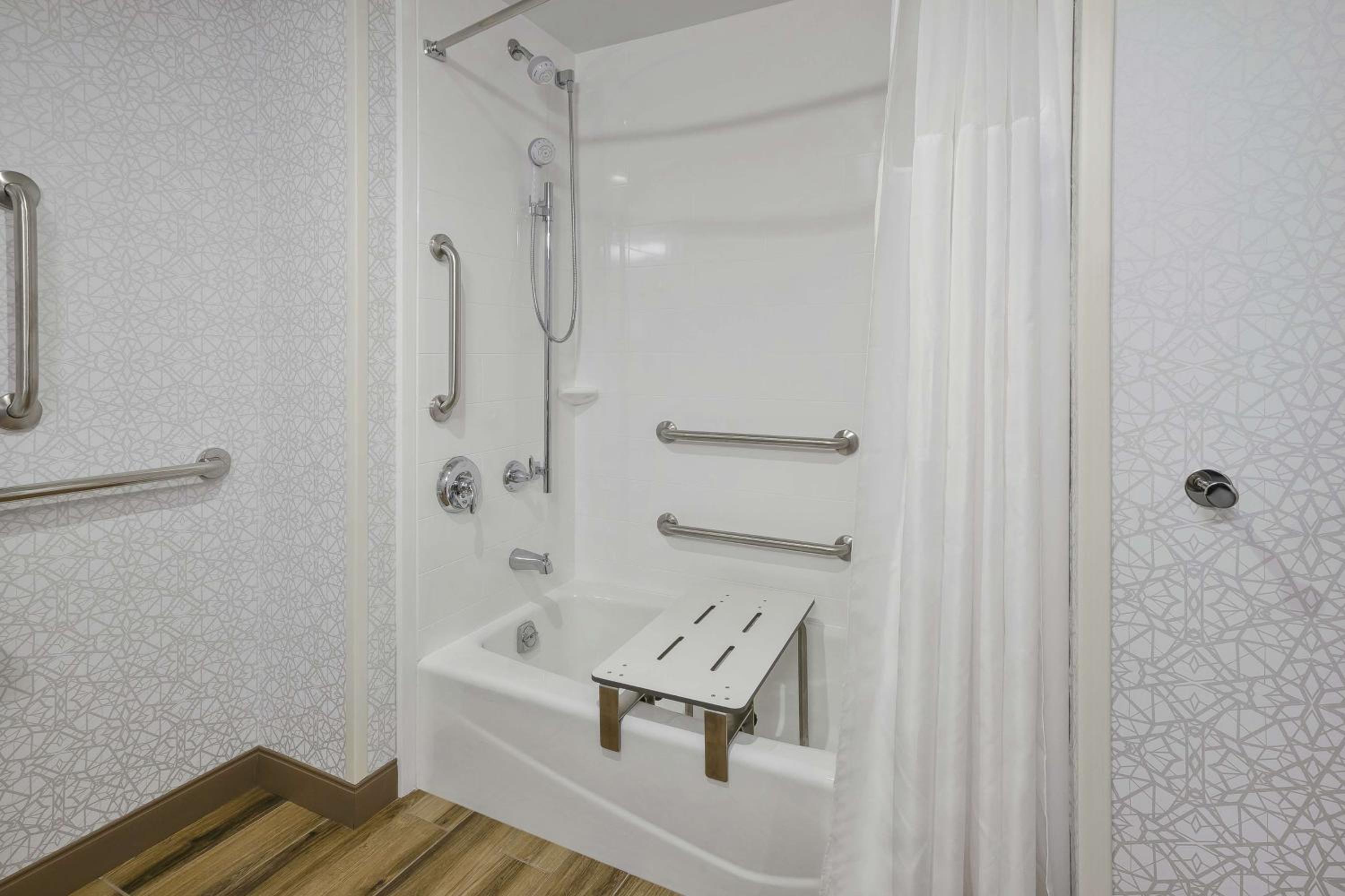 Queen Room with Two Queen Beds - Mobility Access/Non-Smoking