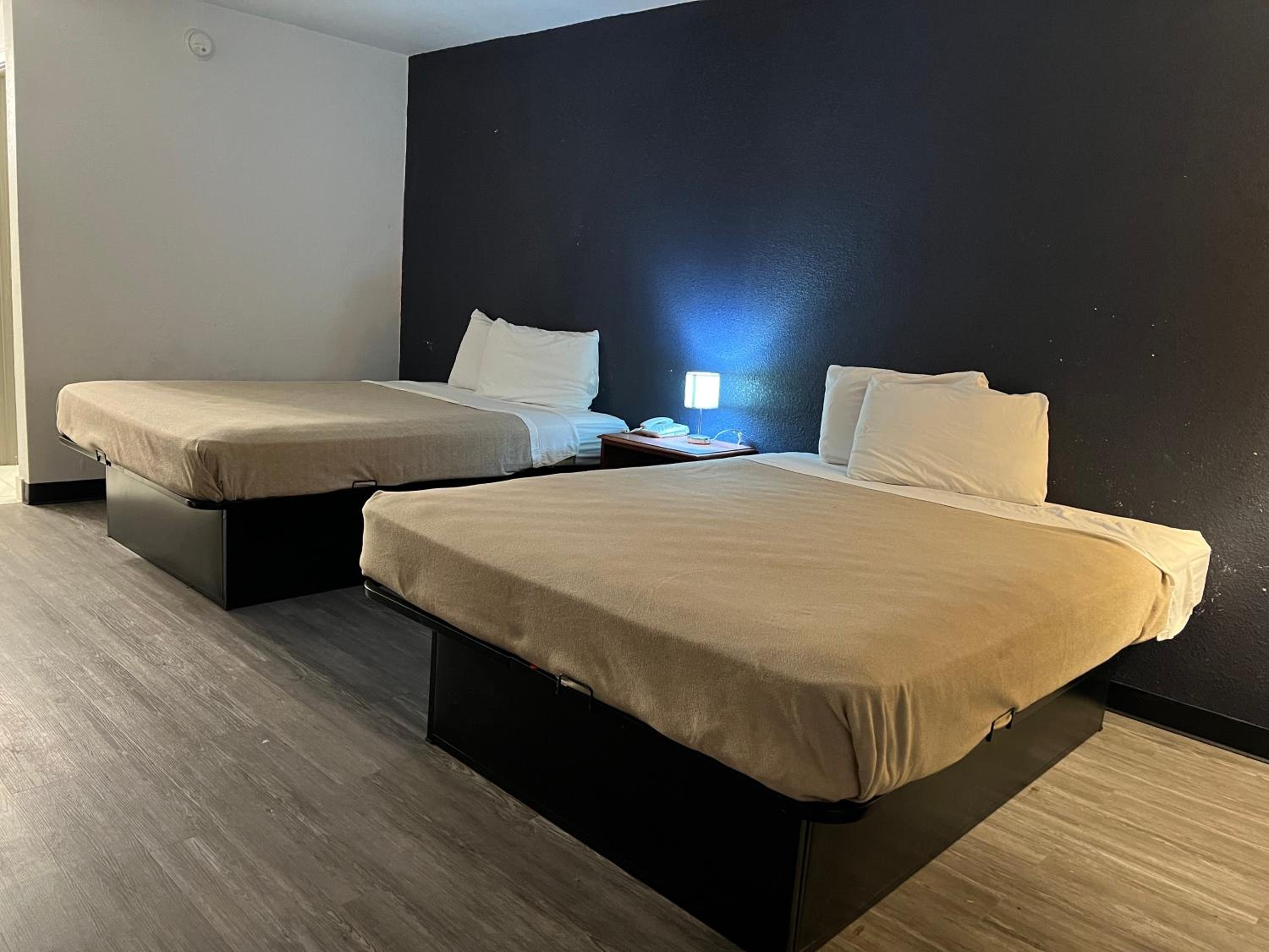 Double Room with Two Double Beds - Non-Smoking - Photo 3
