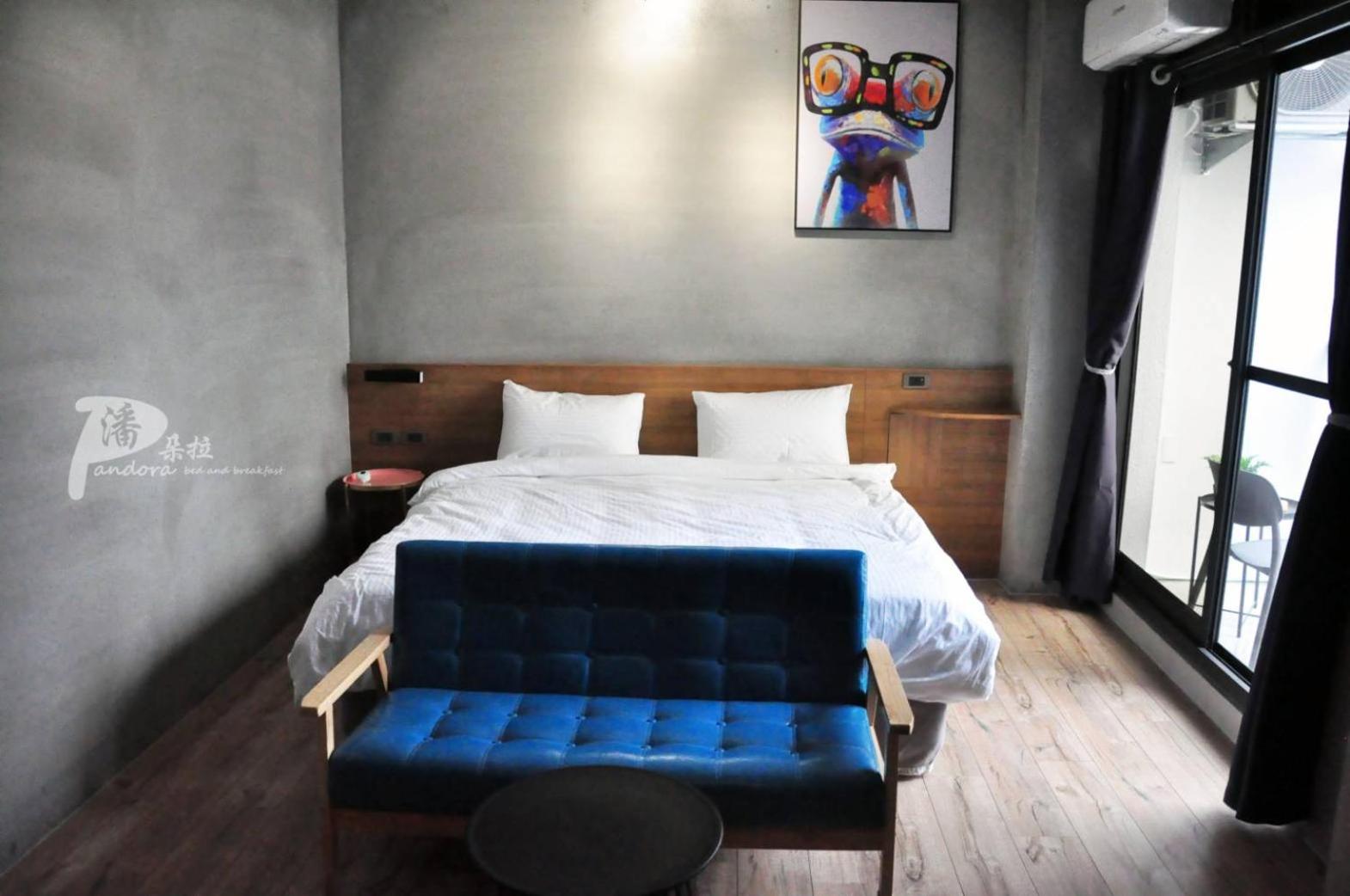 Queen Room with Balcony photo 1