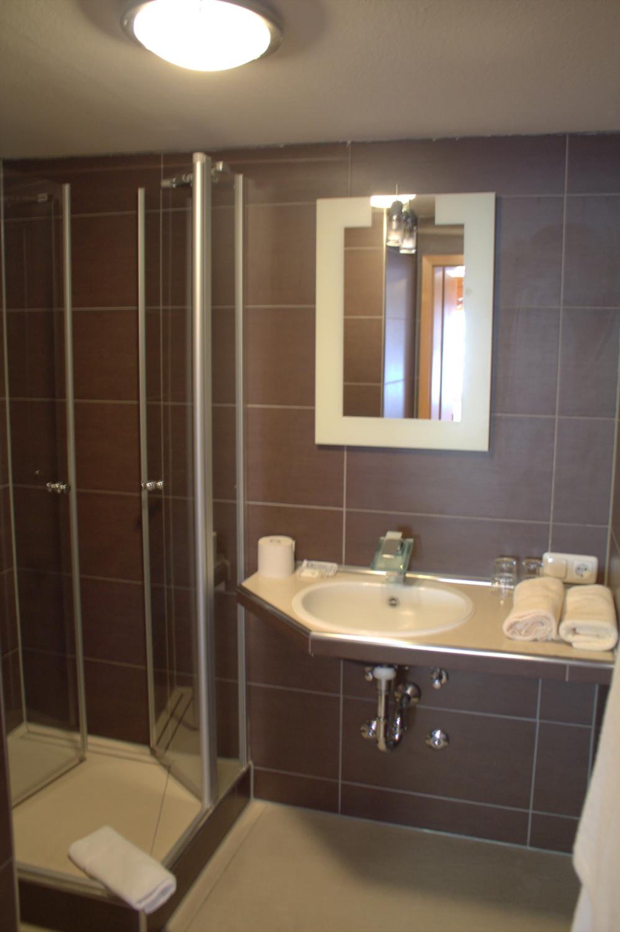 Standard Double Room - Photo 20
