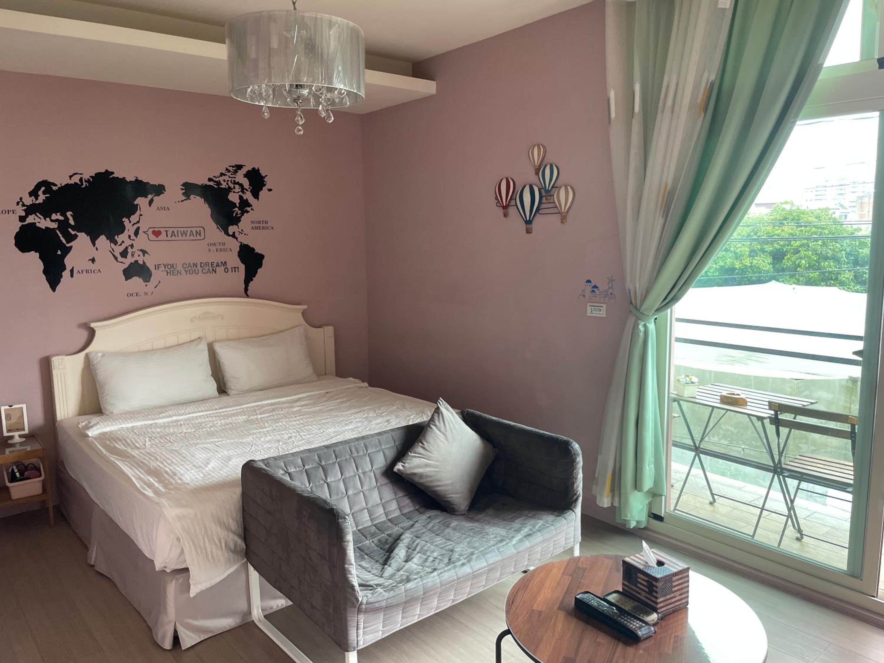 Queen Room with Balcony photo 1